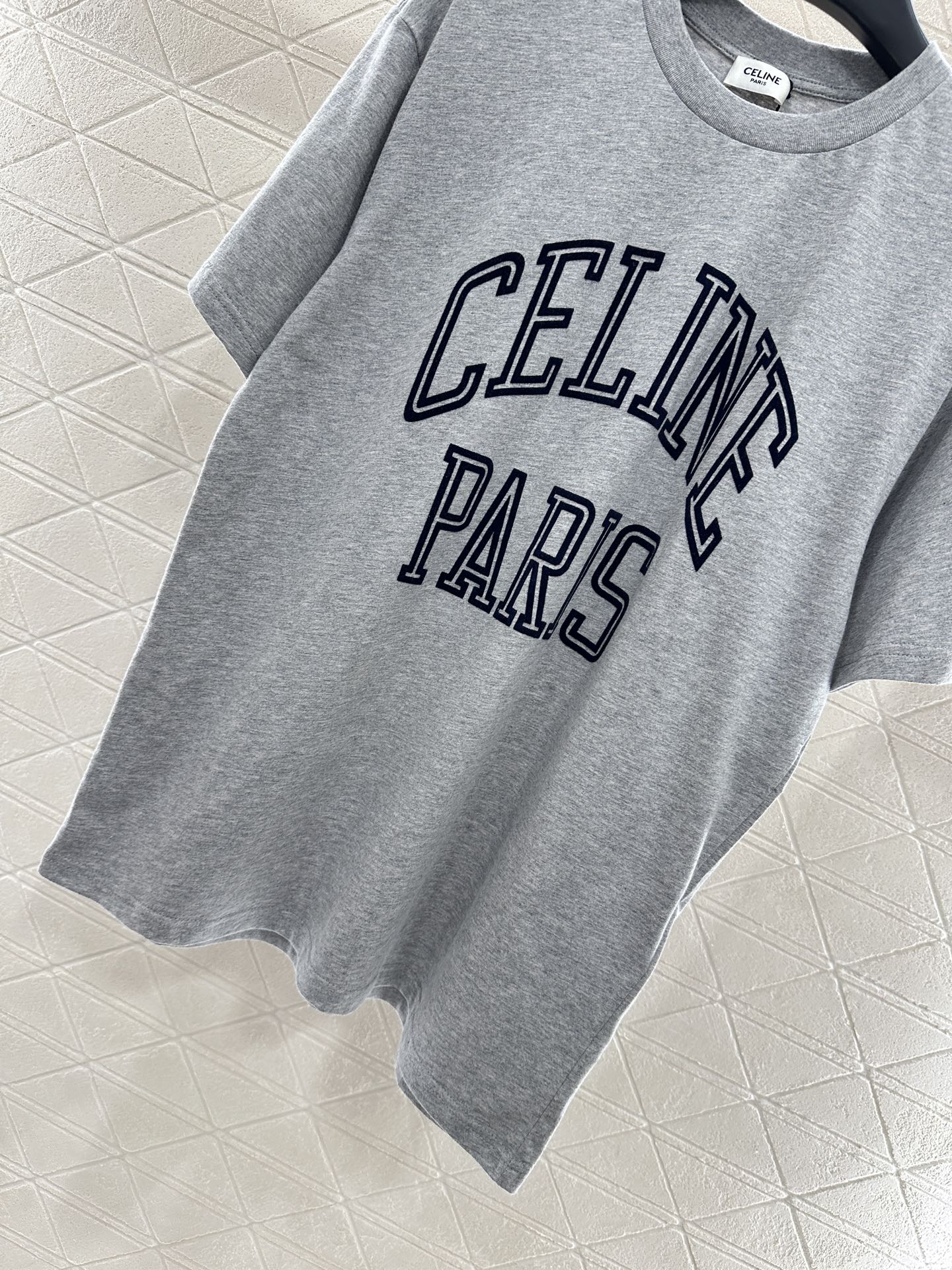 ♥Celin*♥2025新品上架 宽松植绒印花𝑇𝑒𝑒定制YB原生全棉材质，透气舒适，质感十足，廓形ove