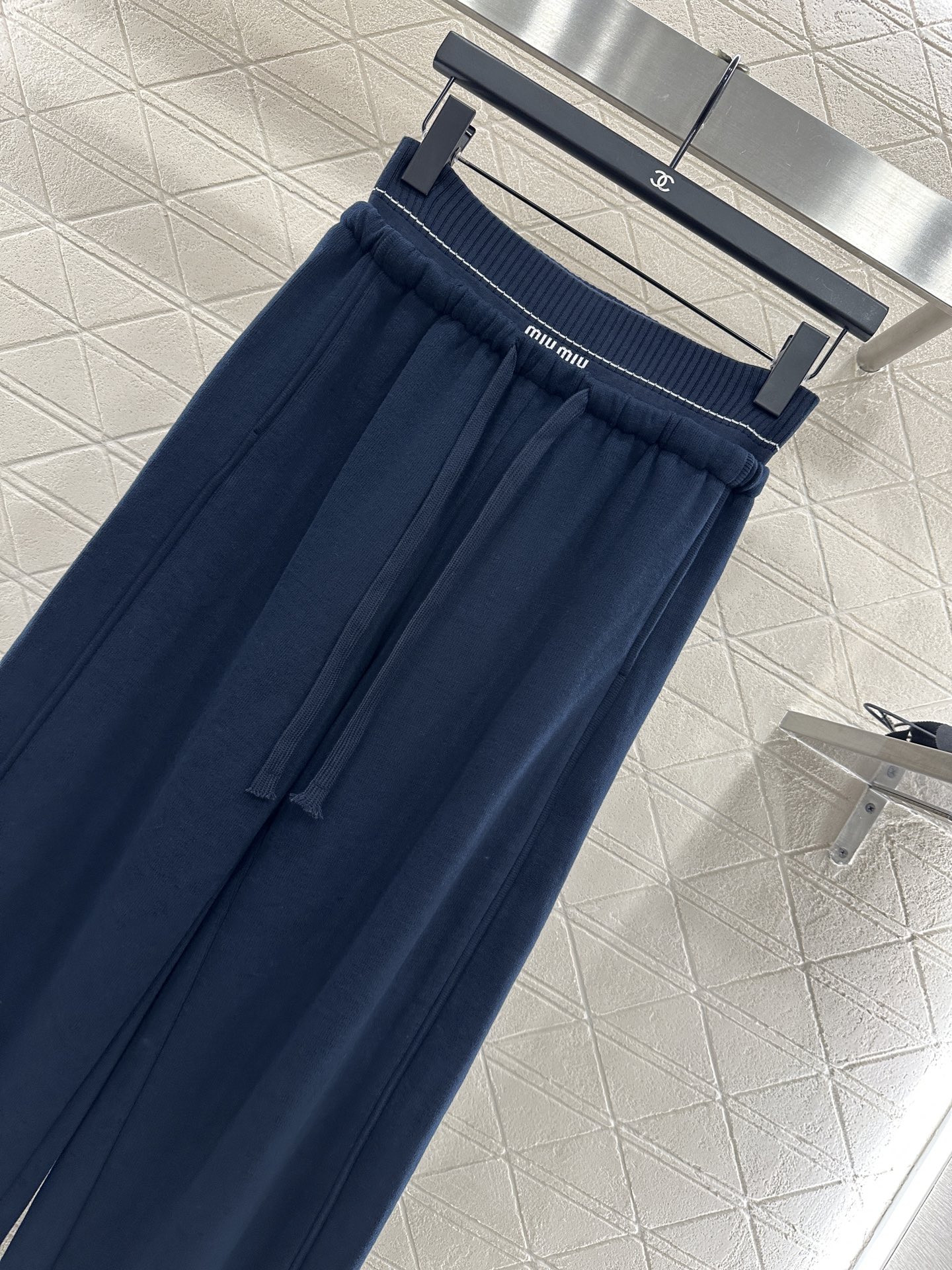 ♥Miumi*♥2025新品上架 抽绳织带阔腿长裤定制YB斜纹全棉材质，面料柔挺舒适，垂顺有型，高腰抽绳