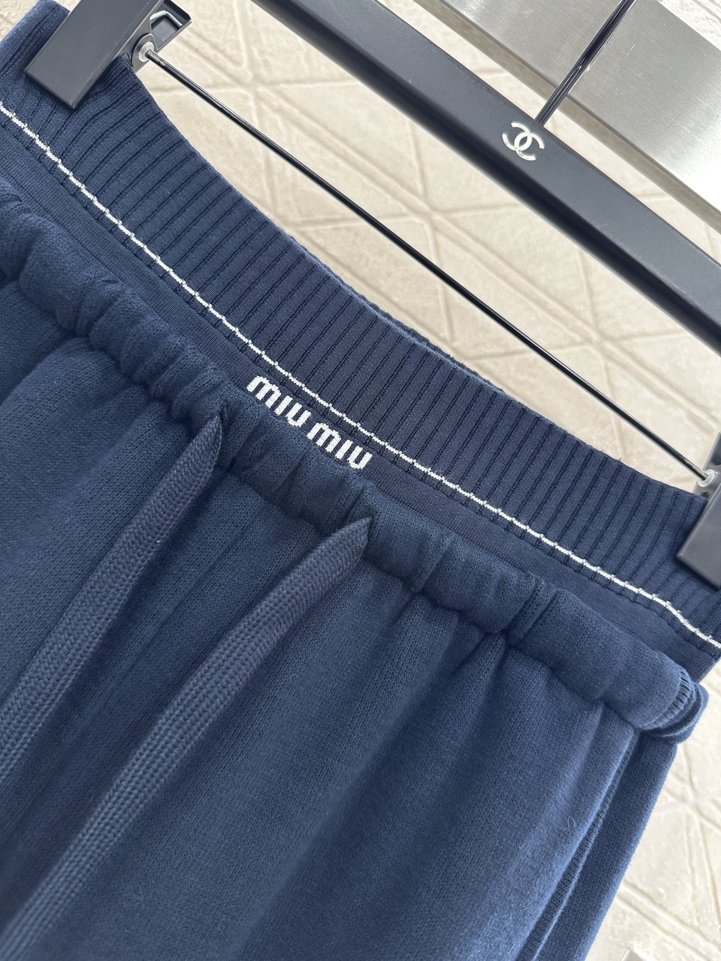 ♥Miumi*♥2025新品上架 抽绳织带阔腿长裤定制YB斜纹全棉材质，面料柔挺舒适，垂顺有型，高腰抽绳