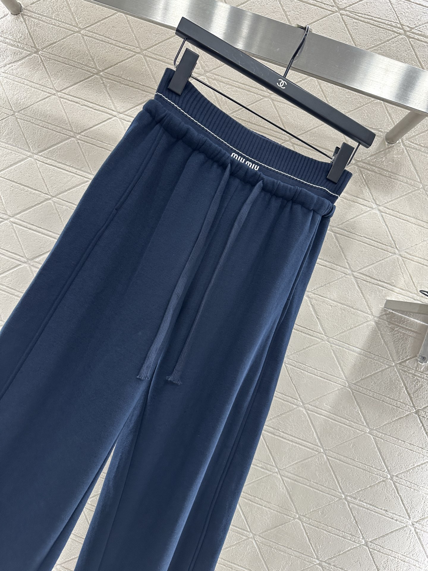 ♥Miumi*♥2025新品上架 抽绳织带阔腿长裤定制YB斜纹全棉材质，面料柔挺舒适，垂顺有型，高腰抽绳