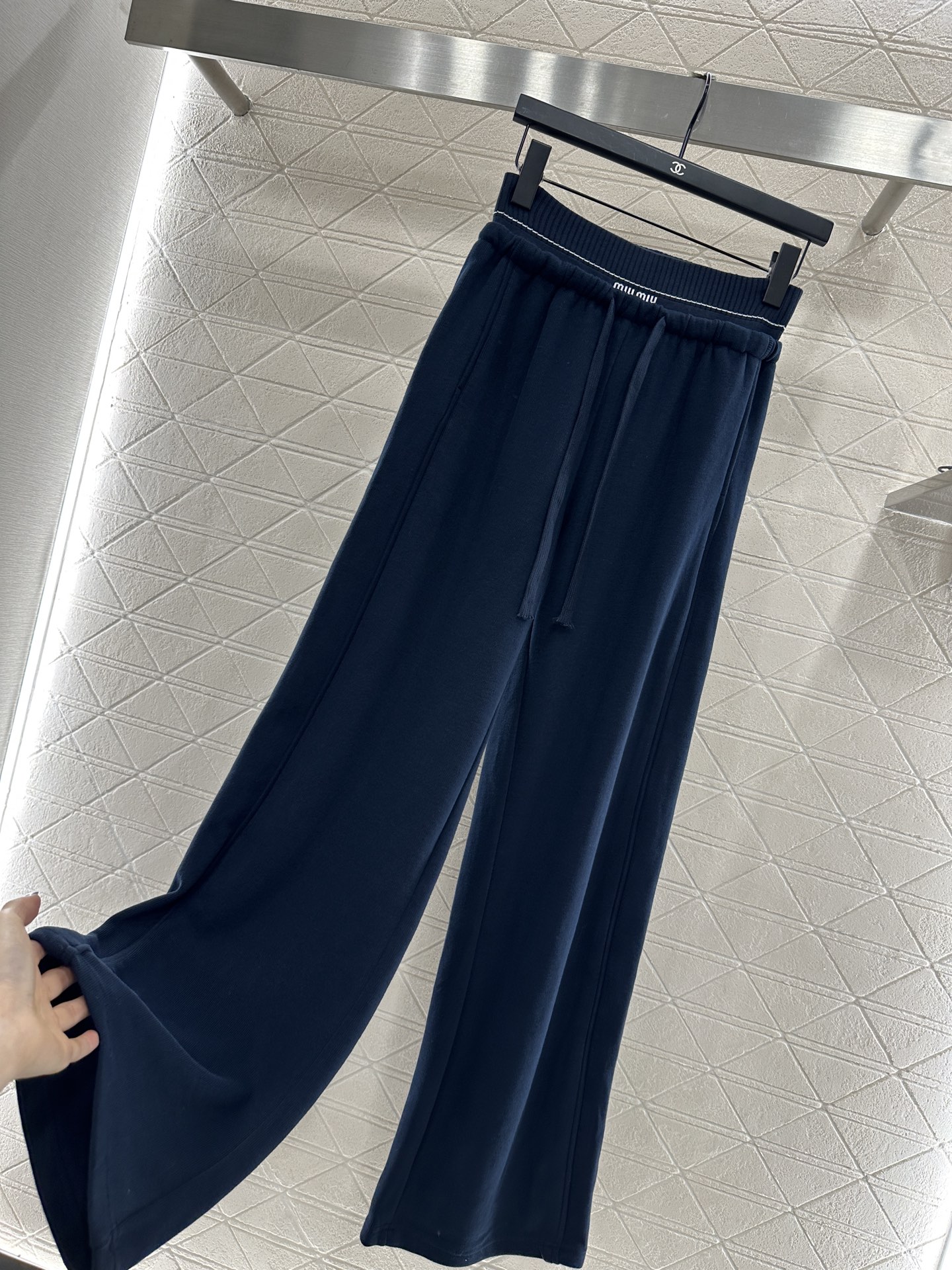 ♥Miumi*♥2025新品上架 抽绳织带阔腿长裤定制YB斜纹全棉材质，面料柔挺舒适，垂顺有型，高腰抽绳
