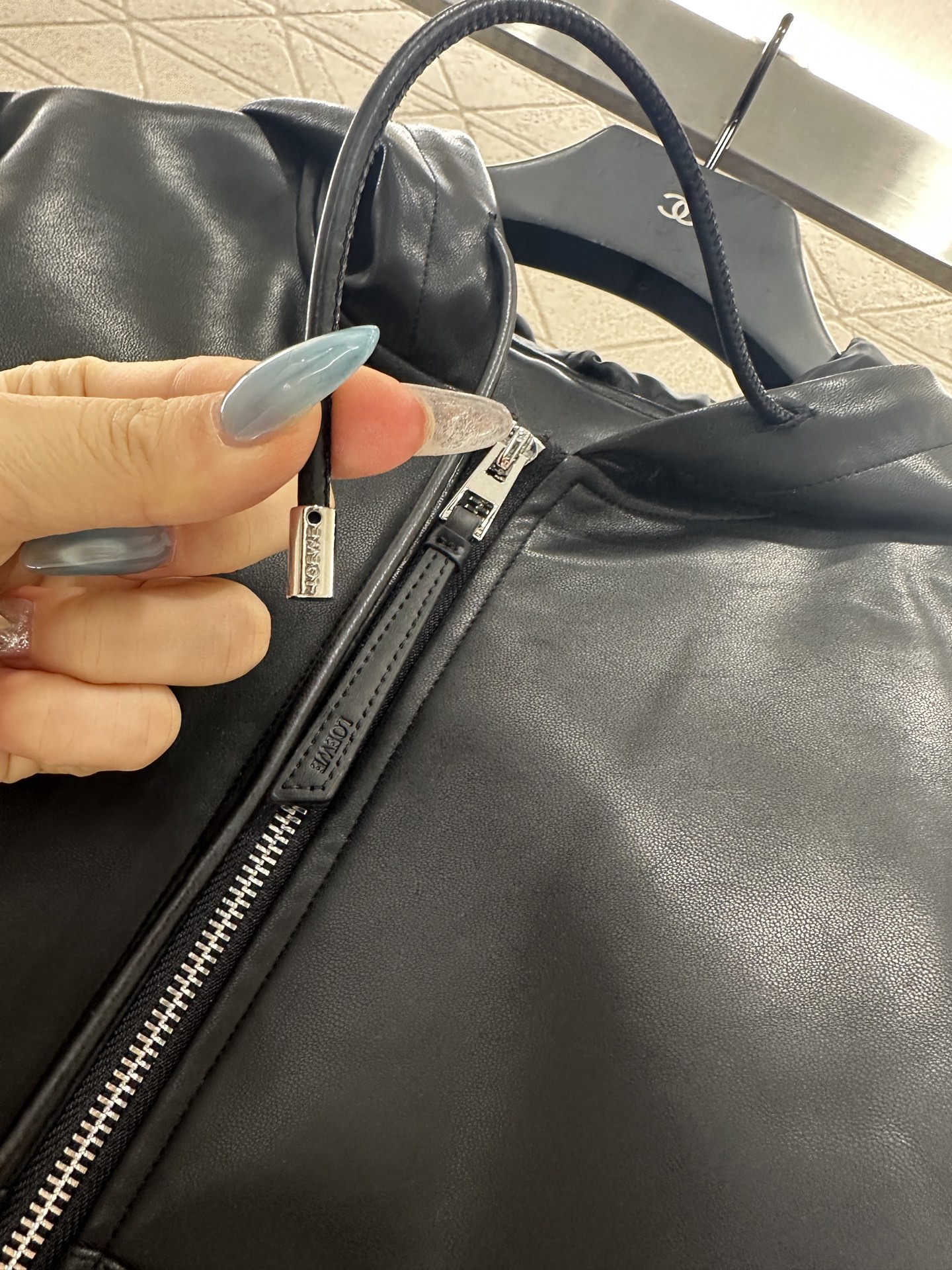 ♥Loew*♥2025新品上架 皮革连帽外套长裤套装定制YB进口皮革材质，光泽亮面，舒适柔软，连帽抽绳拉