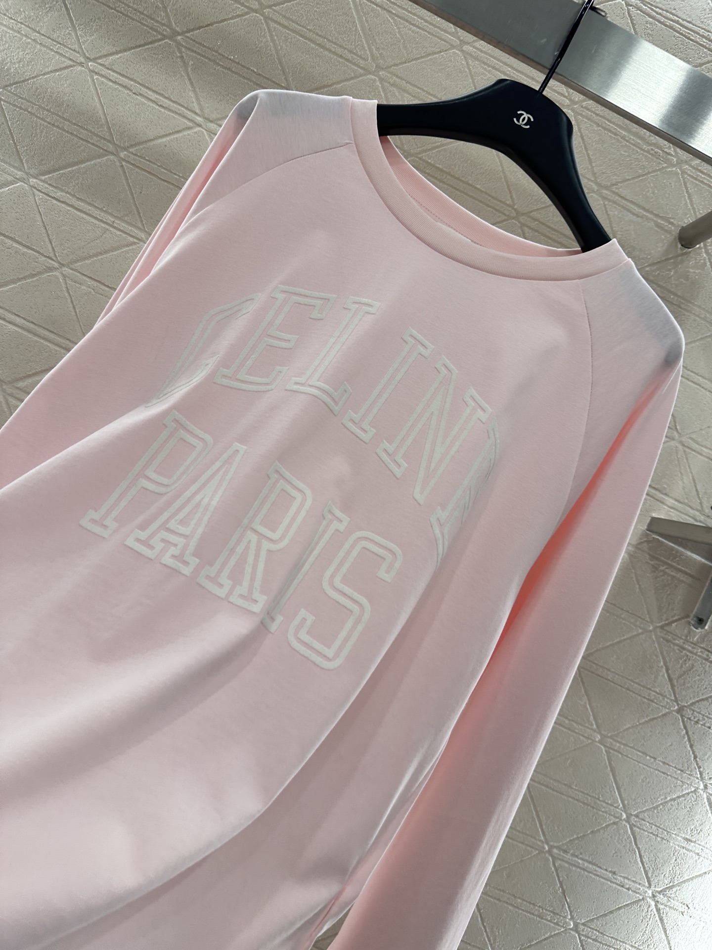 ♥Celin*♥2025新品上架 圆领字母撞色长袖定制YB原生全棉材质，舒适软糯，穿搭洋气，落肩廓形上衣