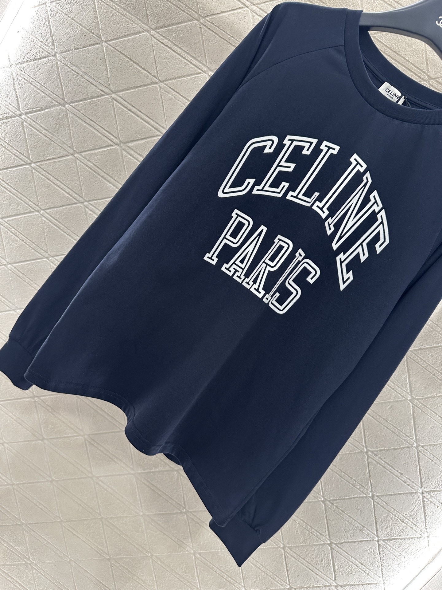 ♥Celin*♥2025新品上架 圆领字母撞色长袖定制YB原生全棉材质，舒适软糯，穿搭洋气，落肩廓形上衣