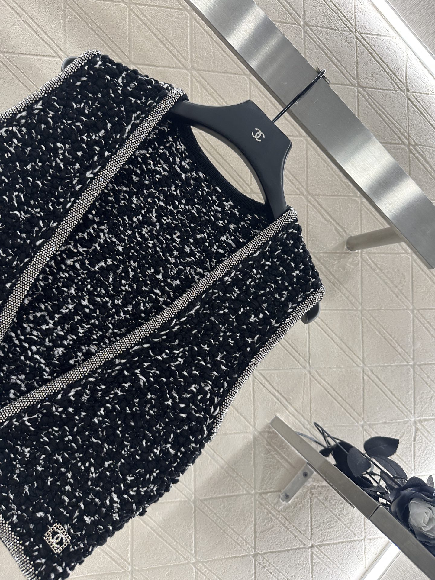 ♥Chane*♥2025新品上架 水钻捆边针织马甲半裙套装定制YB棉毛纱线织造，穿搭舒适，柔软细腻。圆领