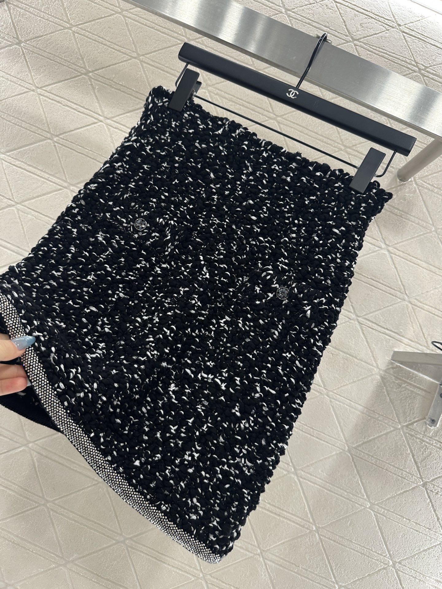 ♥Chane*♥2025新品上架 水钻捆边针织马甲半裙套装定制YB棉毛纱线织造，穿搭舒适，柔软细腻。圆领