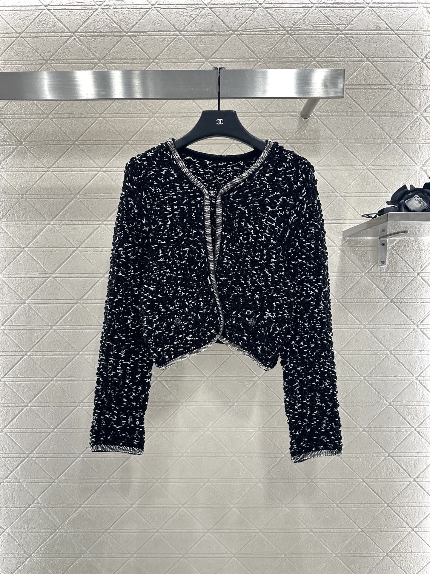 ♥Chane*♥2025新品上架 水钻捆边针织开衫半裙套装定制YB棉毛纱线织造，穿搭舒适，柔软细腻。圆领