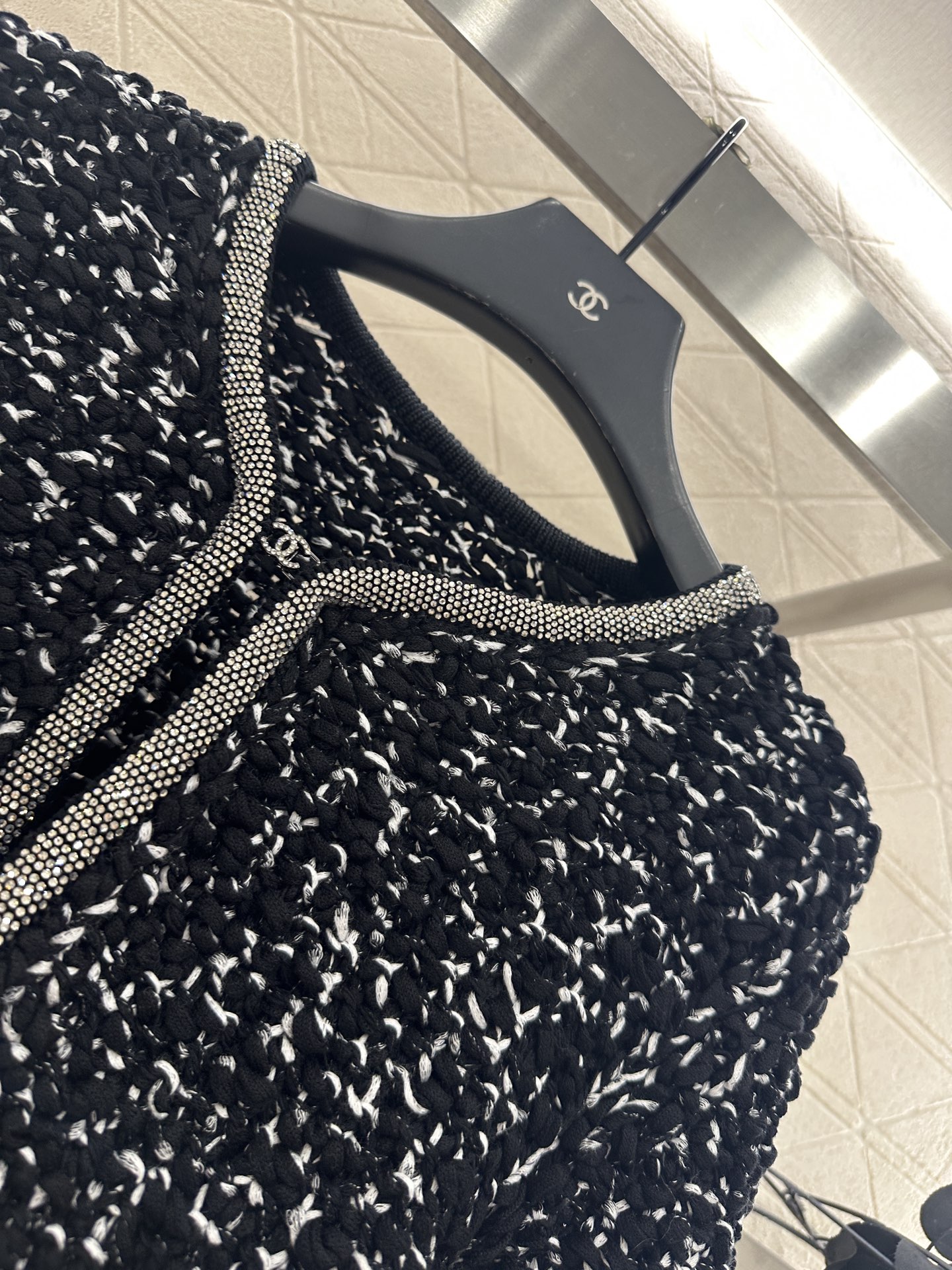 ♥Chane*♥2025新品上架 水钻捆边针织开衫半裙套装定制YB棉毛纱线织造，穿搭舒适，柔软细腻。圆领