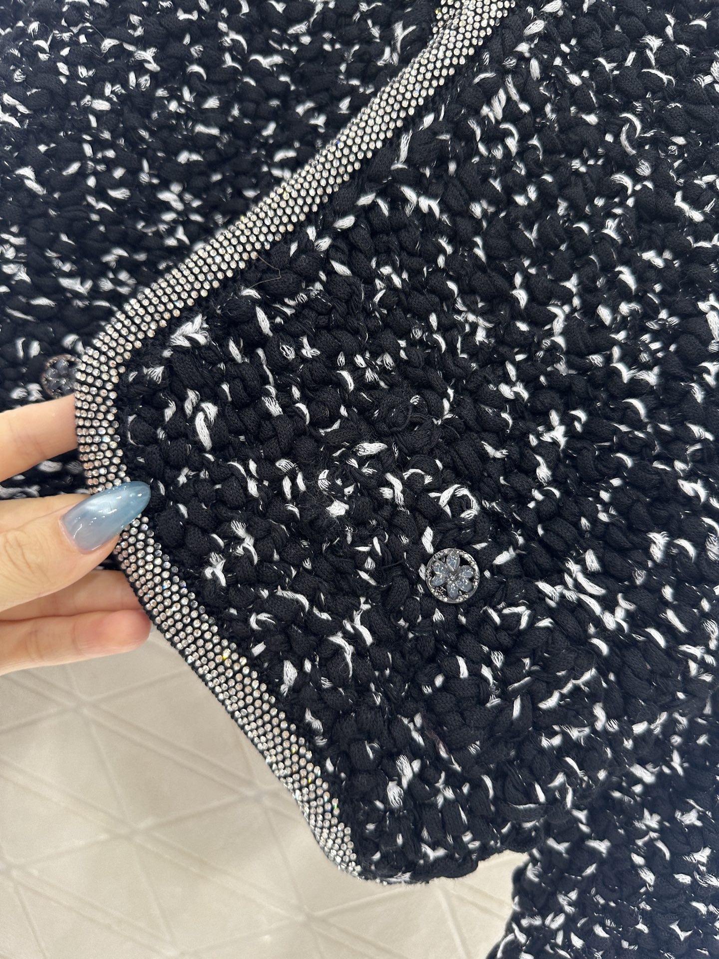 ♥Chane*♥2025新品上架 水钻捆边针织开衫半裙套装定制YB棉毛纱线织造，穿搭舒适，柔软细腻。圆领