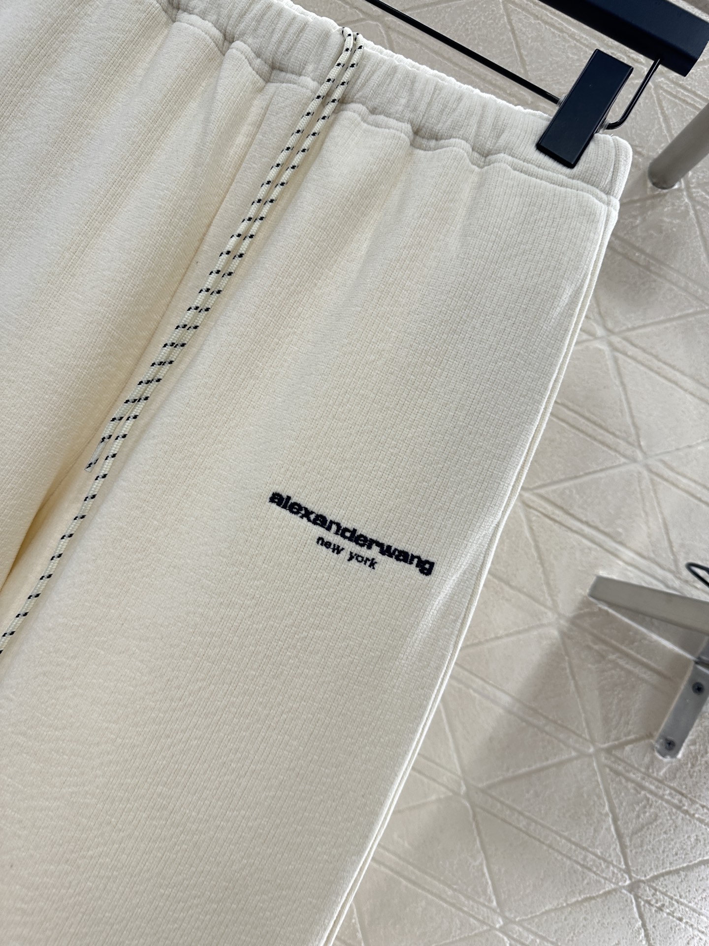 ♥Alexander wan*♥2025新品上架 高腰抽绳阔腿弯刀长裤定制YB进口灯芯绒材质，面料柔软舒