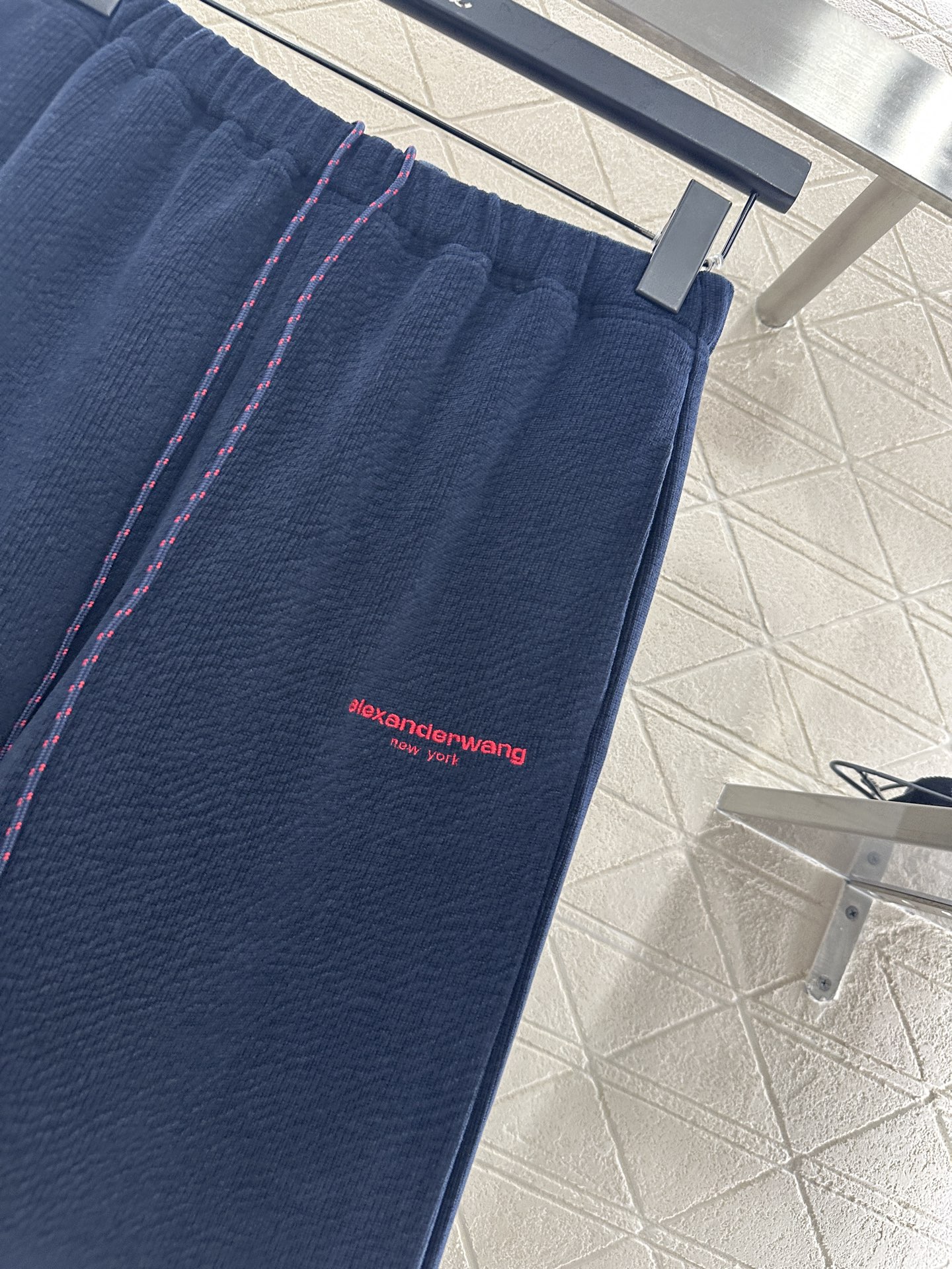 ♥Alexander wan*♥2025新品上架 高腰抽绳阔腿弯刀长裤定制YB进口灯芯绒材质，面料柔软舒