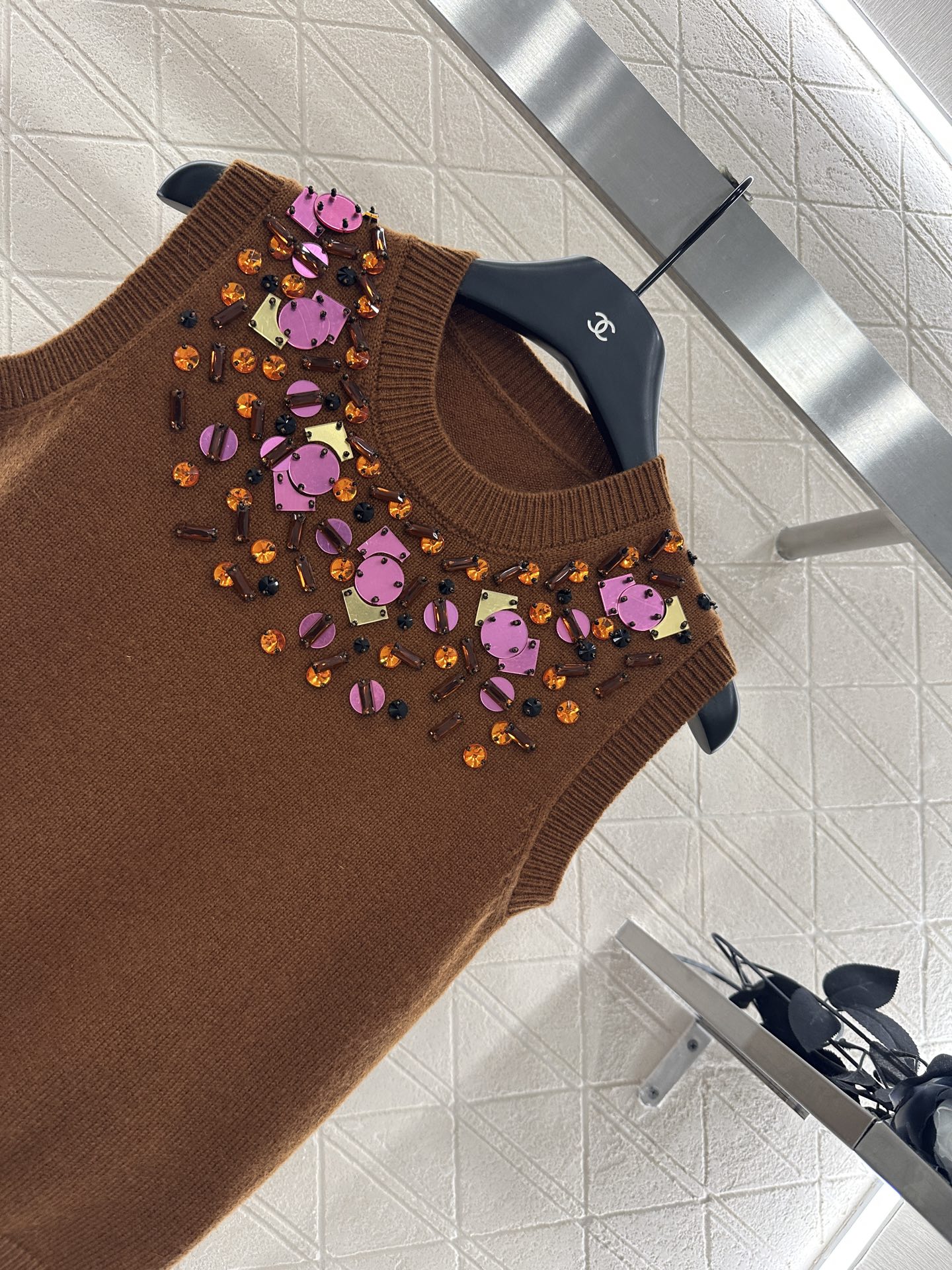 ♥Fend*♥2025新品上架 亮片钉珠针织背心定制YB羊毛纱线织造，密度细针织造，清晰毛感肌理，舒适亲