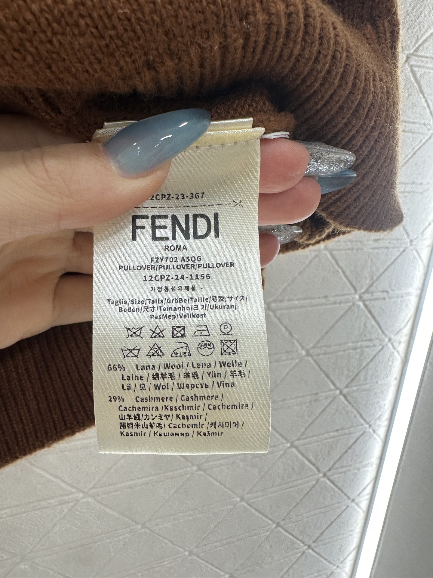 ♥Fend*♥2025新品上架 亮片钉珠针织背心定制YB羊毛纱线织造，密度细针织造，清晰毛感肌理，舒适亲