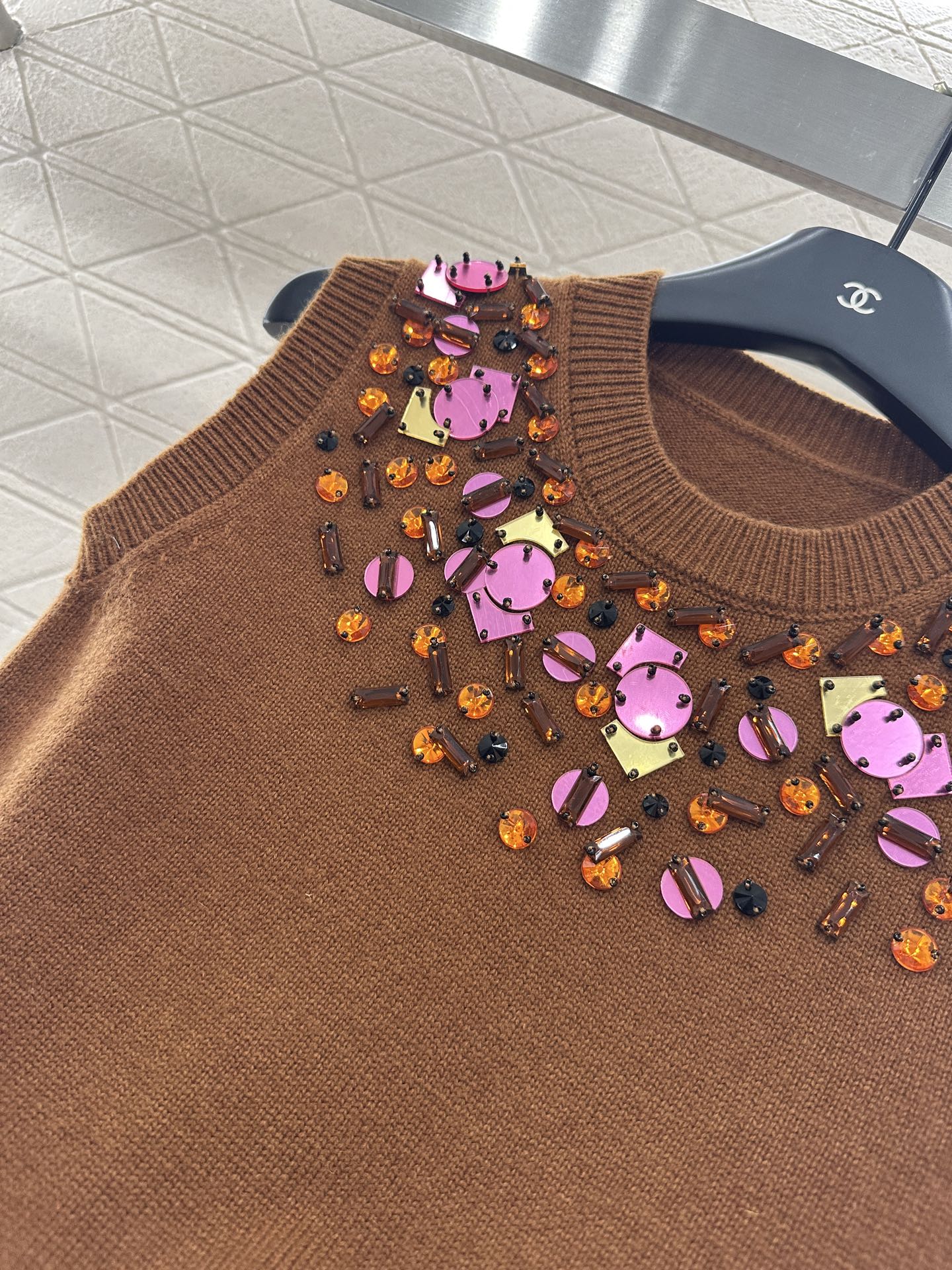 ♥Fend*♥2025新品上架 亮片钉珠针织背心定制YB羊毛纱线织造，密度细针织造，清晰毛感肌理，舒适亲