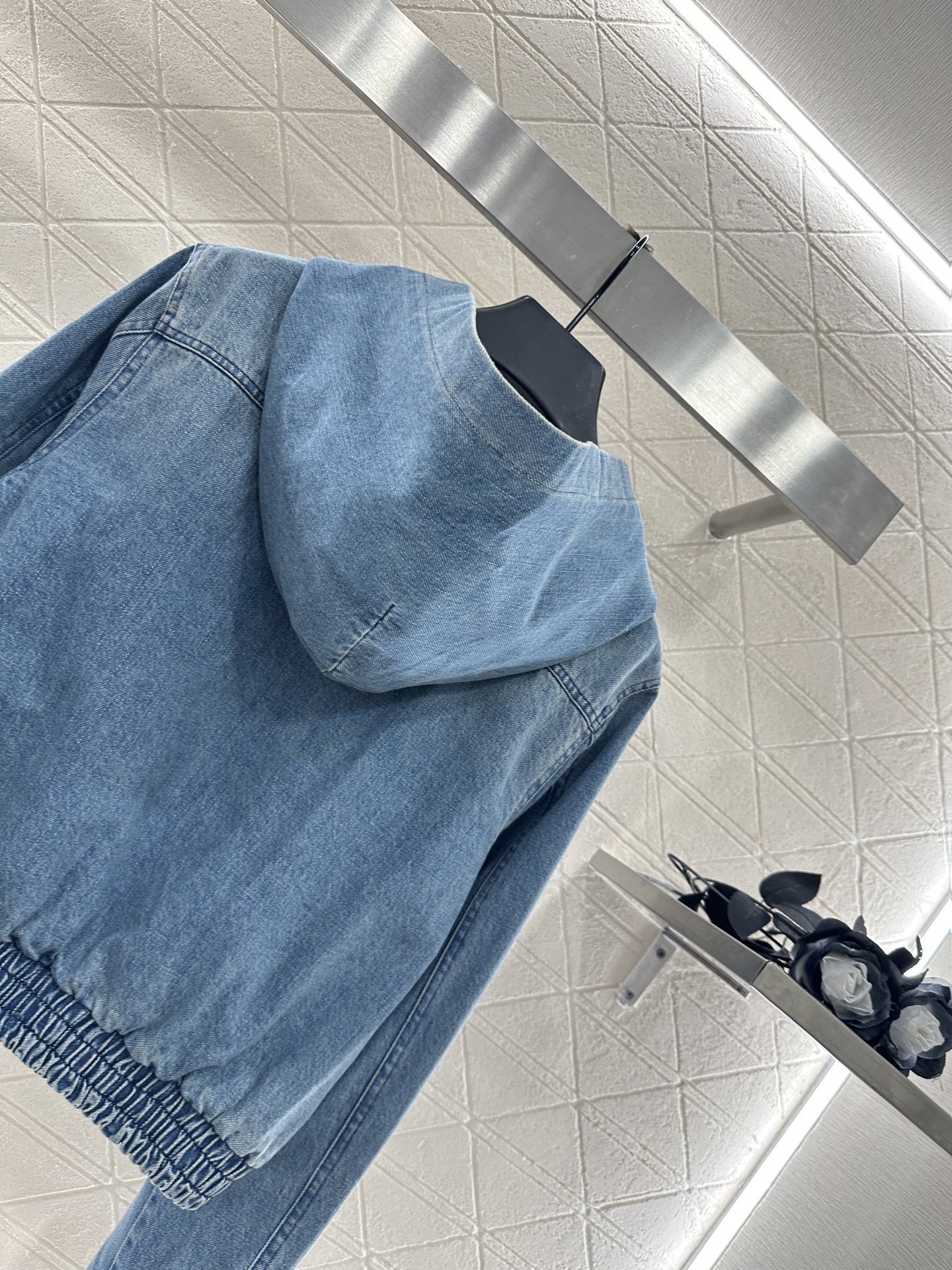 ♥Miumi*♥2025新品上架 连帽格纹牛仔外套定制YB斜纹棉牛仔材质，多重酵素水洗工艺，呈现做旧复古