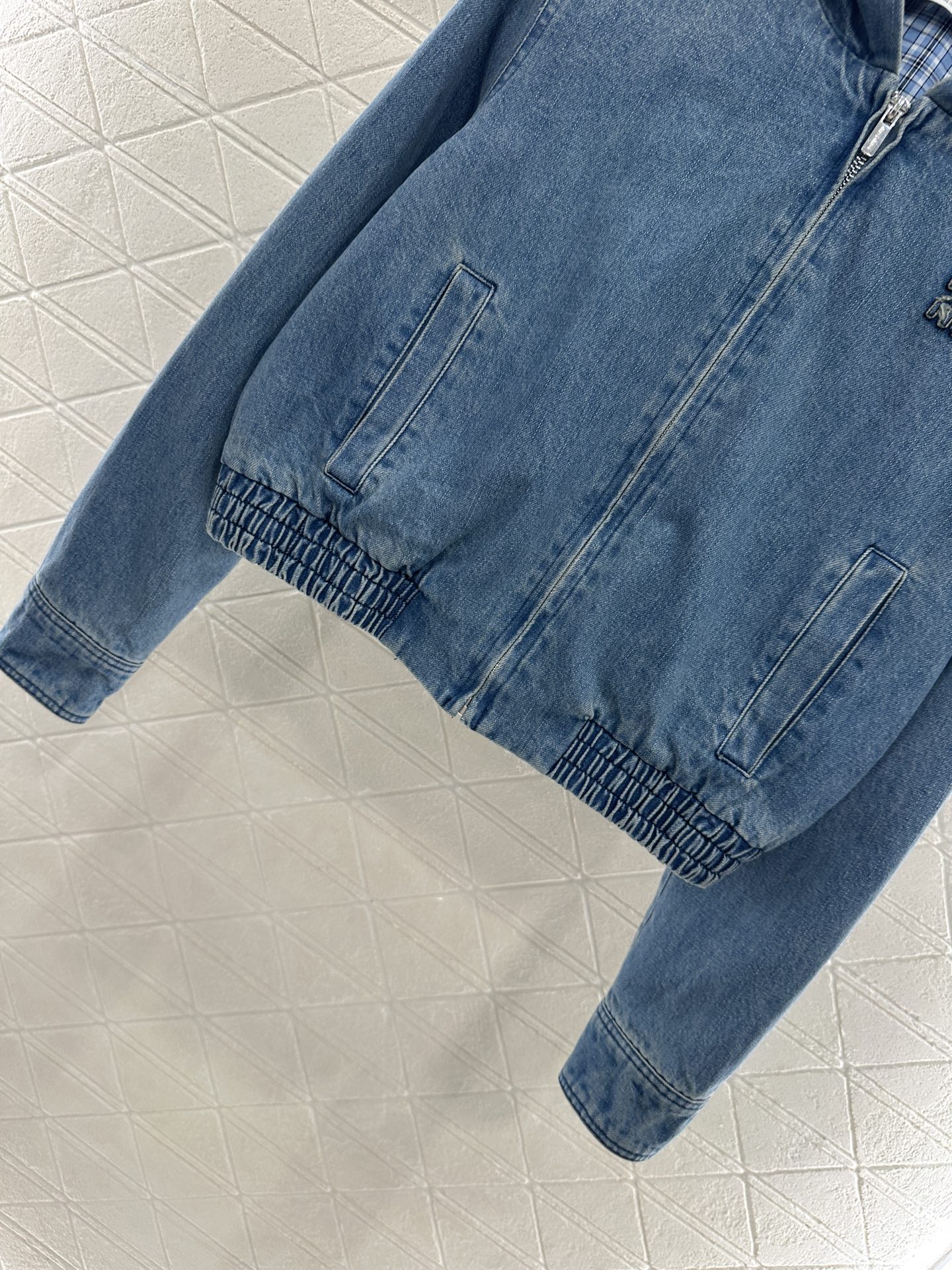 ♥Miumi*♥2025新品上架 连帽格纹牛仔外套定制YB斜纹棉牛仔材质，多重酵素水洗工艺，呈现做旧复古