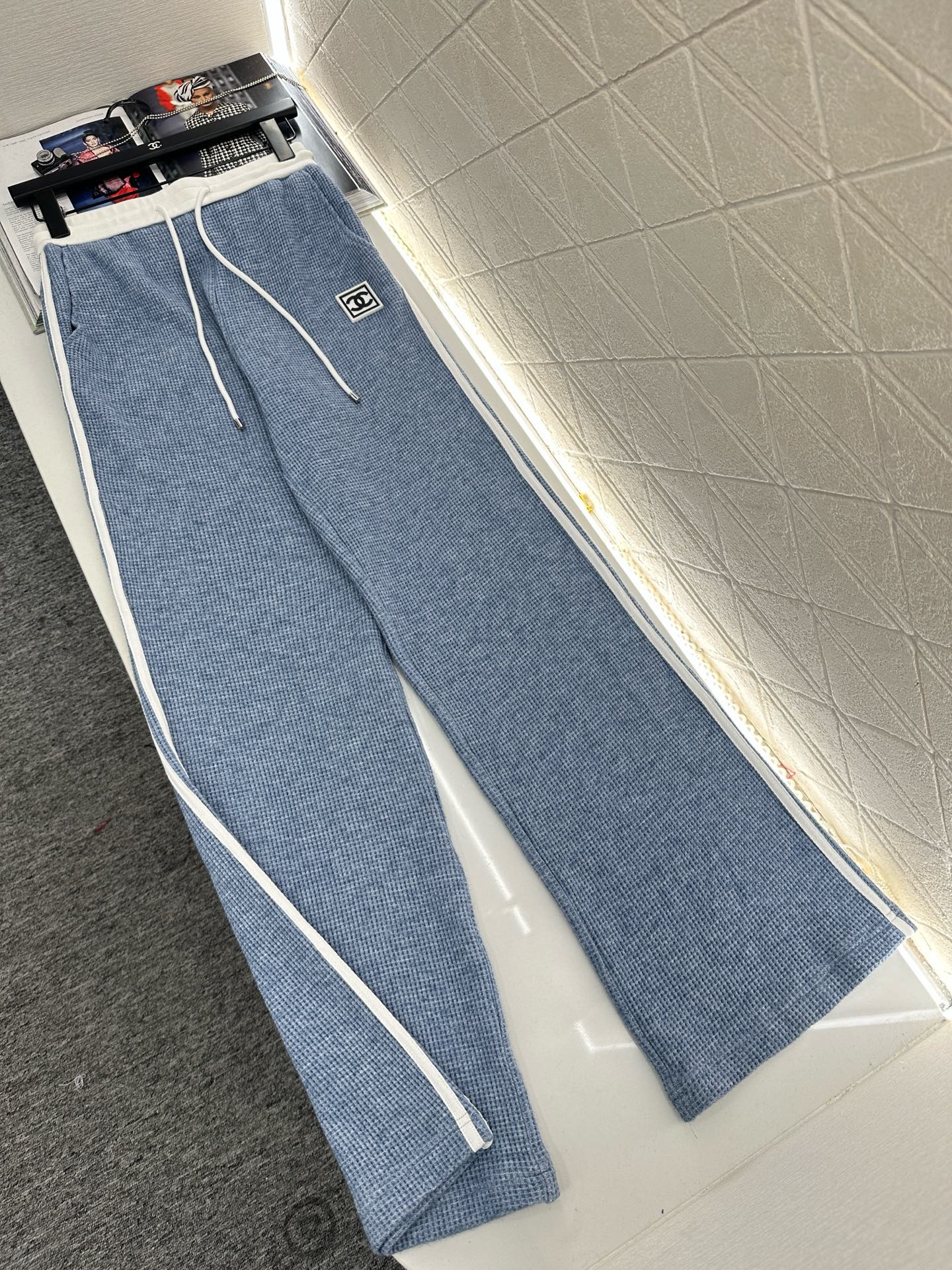 ♥Chane*♥2025新品上架 撞色夹克外套长裤套装定制YB进口材质，质感细腻，垂顺舒适，立领夹克外套