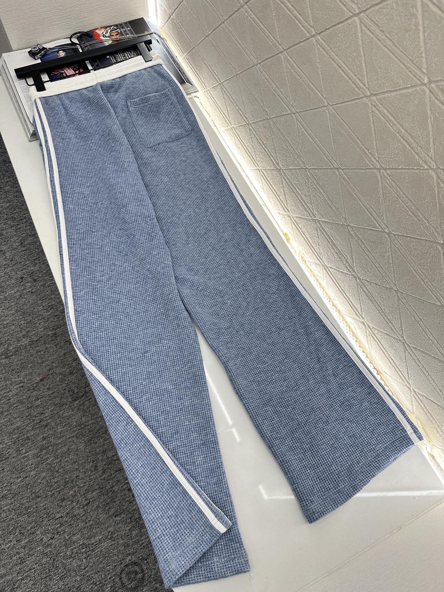 ♥Chane*♥2025新品上架 撞色夹克外套长裤套装定制YB进口材质，质感细腻，垂顺舒适，立领夹克外套