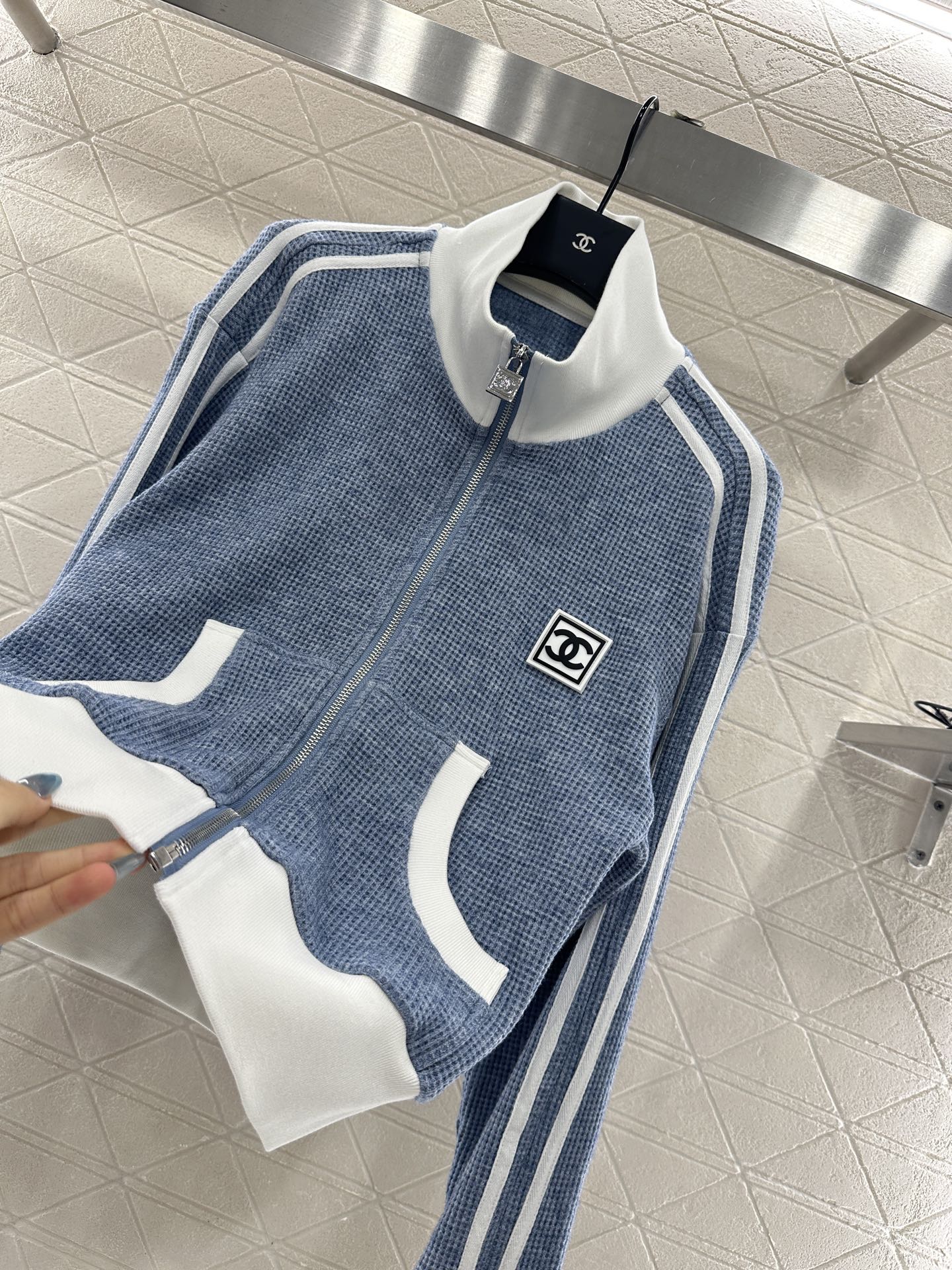 ♥Chane*♥2025新品上架 撞色夹克外套长裤套装定制YB进口材质，质感细腻，垂顺舒适，立领夹克外套