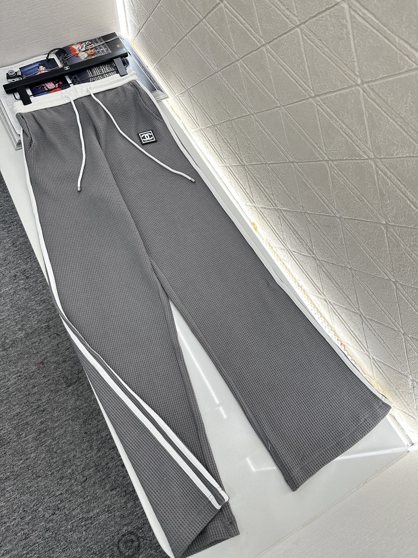 ♥Chane*♥2025新品上架 撞色夹克外套长裤套装定制YB进口材质，质感细腻，垂顺舒适，立领夹克外套