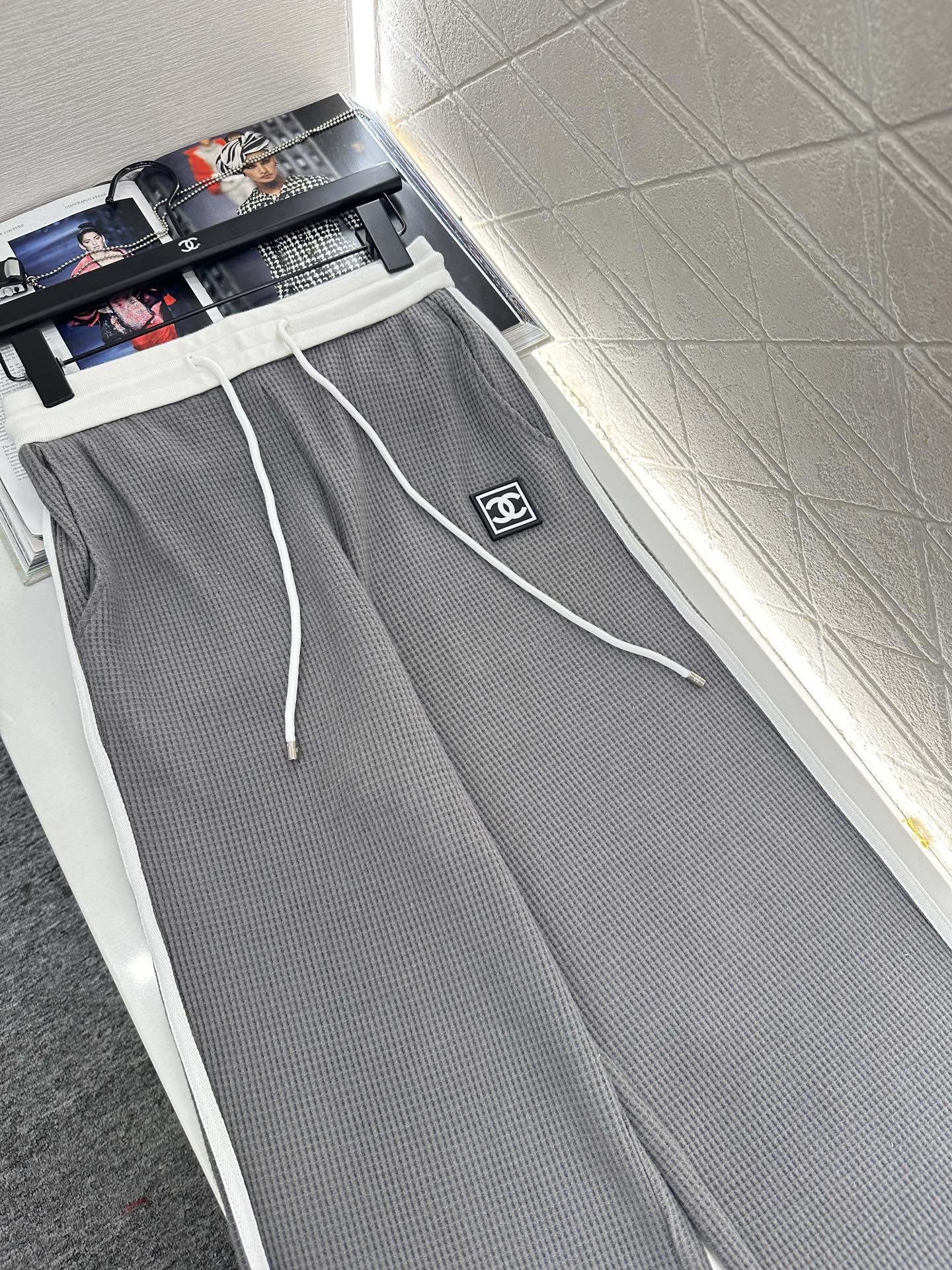 ♥Chane*♥2025新品上架 撞色夹克外套长裤套装定制YB进口材质，质感细腻，垂顺舒适，立领夹克外套