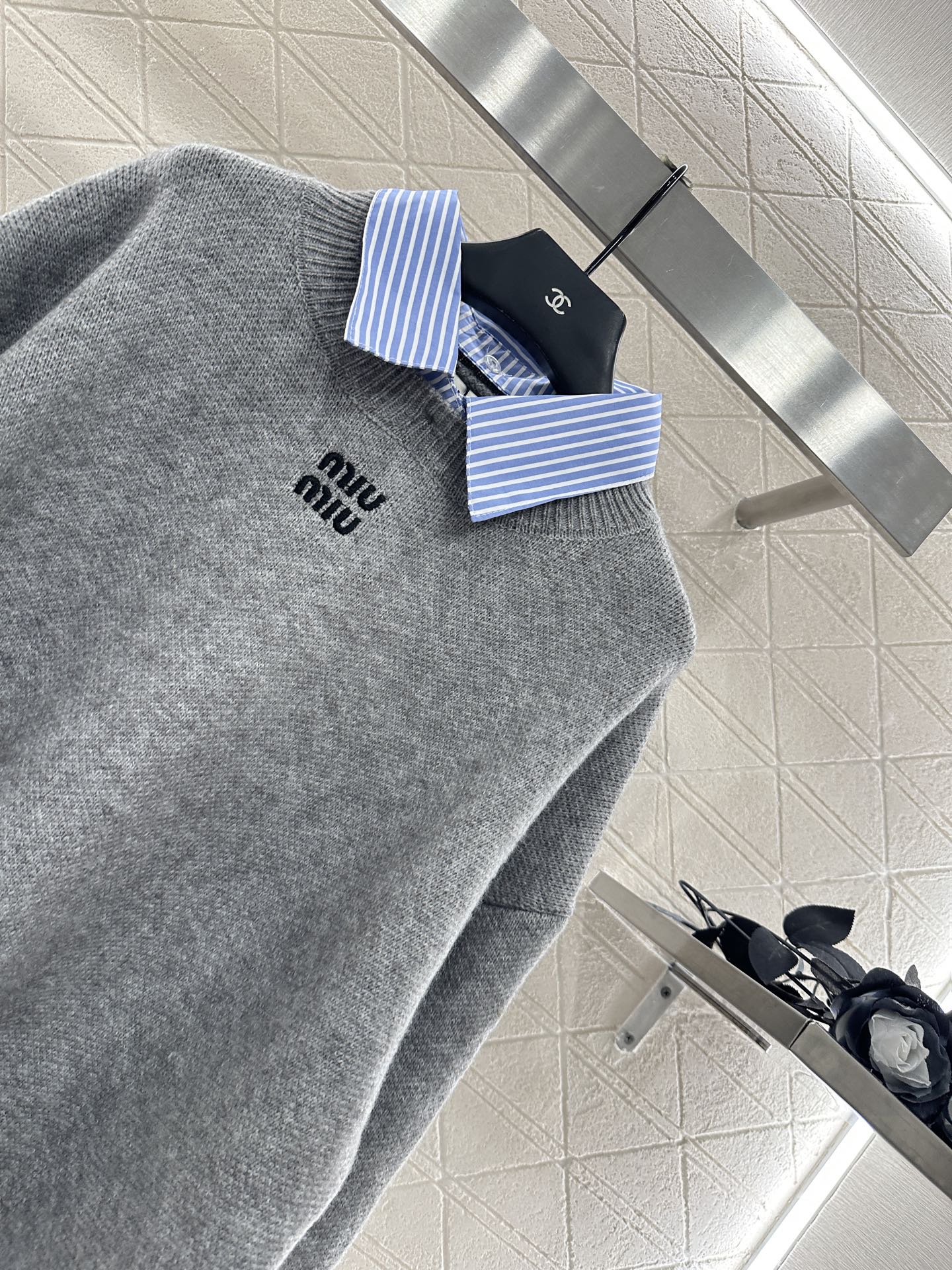 ♥Miumi*♥2025新品上架 拼接领针织上衣半裙套装定制YB羊毛材质➕全棉衬衣面料，弹力舒适，质感十