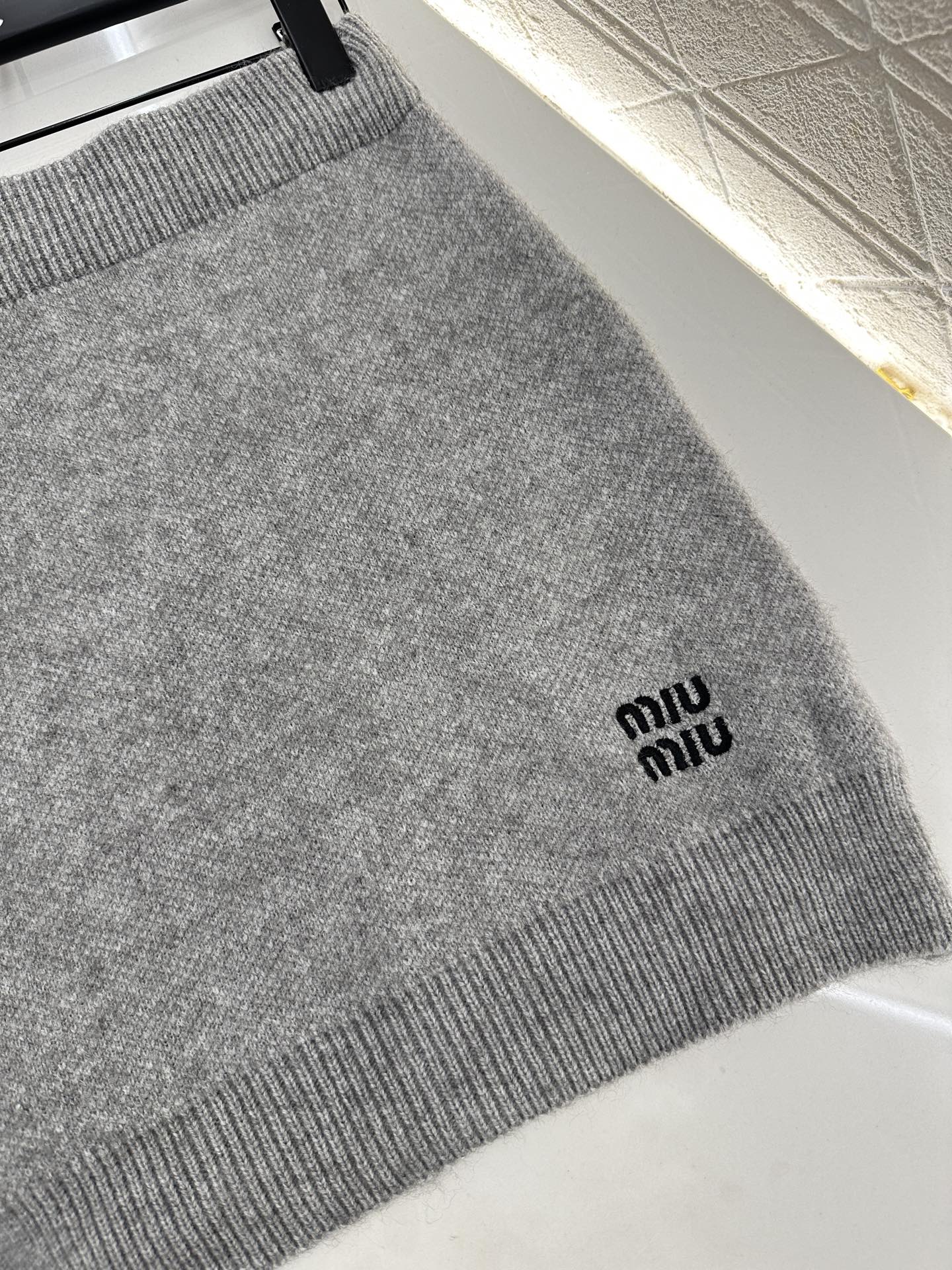 ♥Miumi*♥2025新品上架 拼接领针织上衣半裙套装定制YB羊毛材质➕全棉衬衣面料，弹力舒适，质感十