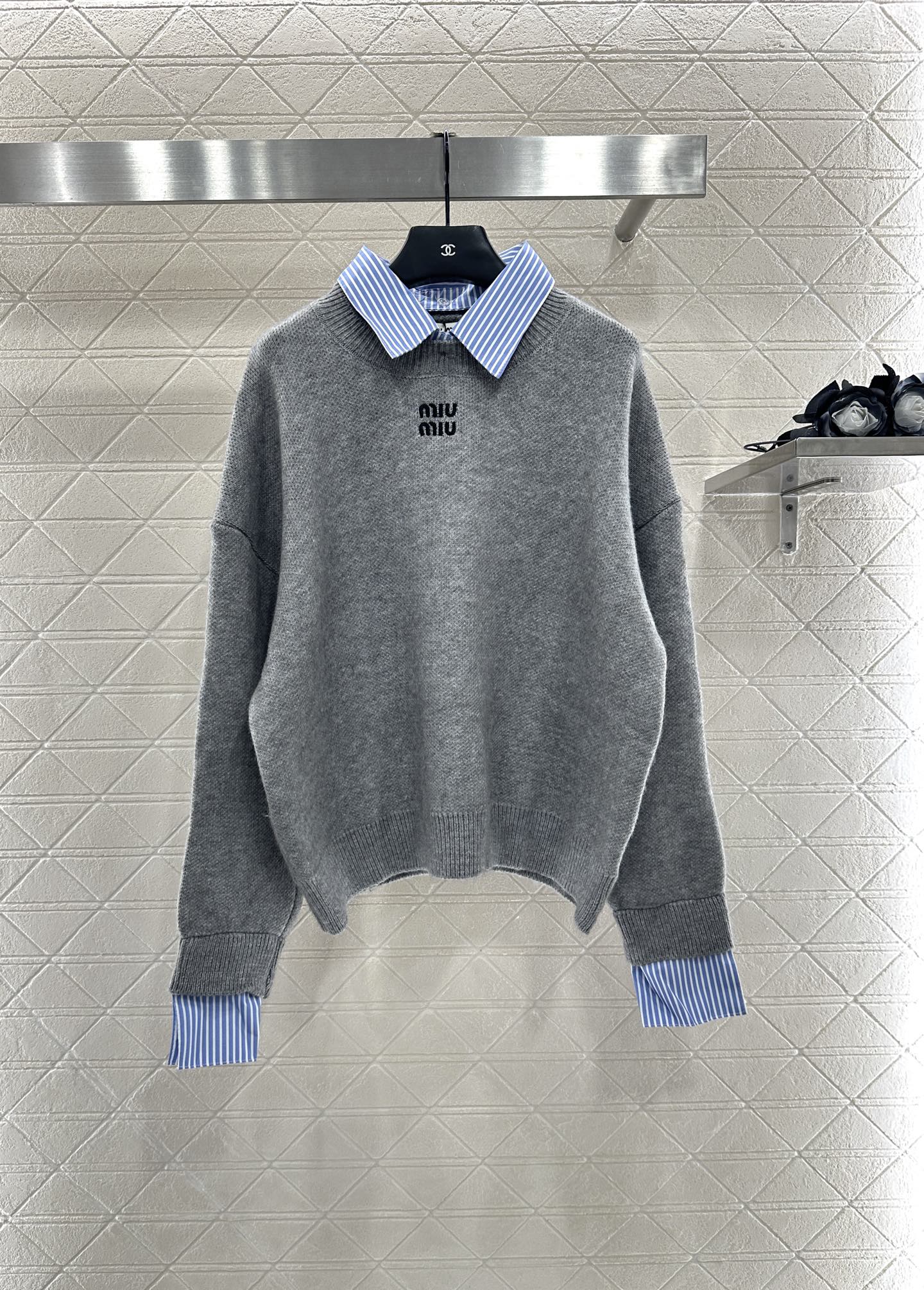 ♥Miumi*♥2025新品上架 拼接领针织上衣半裙套装定制YB羊毛材质➕全棉衬衣面料，弹力舒适，质感十