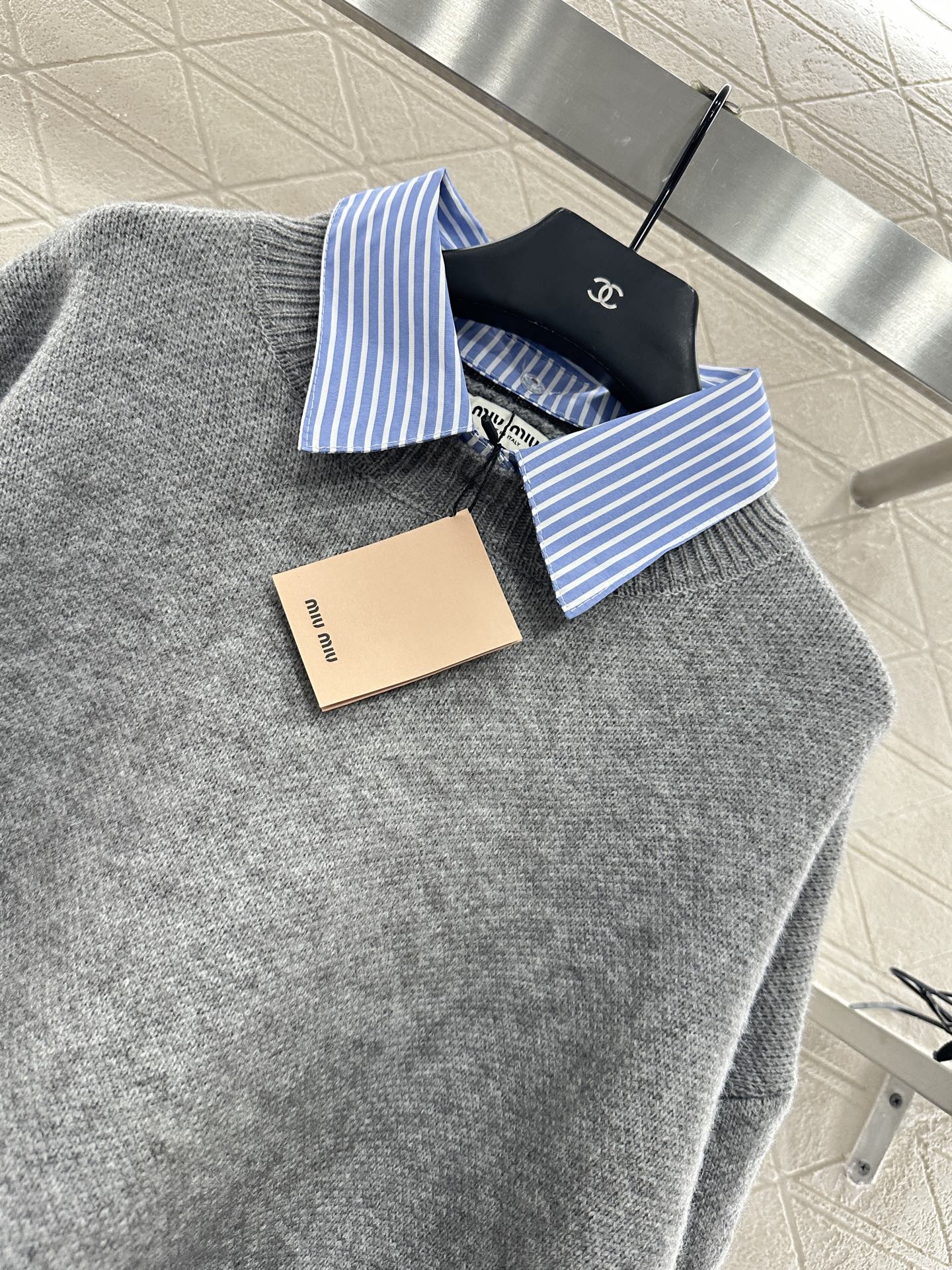 ♥Miumi*♥2025新品上架 拼接领针织上衣半裙套装定制YB羊毛材质➕全棉衬衣面料，弹力舒适，质感十