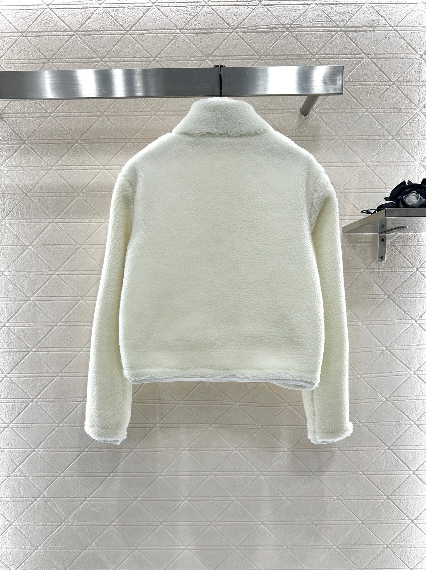 ♥BBR♥2025新品上架 泰迪毛绒拉链外套通体饰以泰迪毛绒材质，质感柔软舒适，时髦洋气，立领外套剪裁，