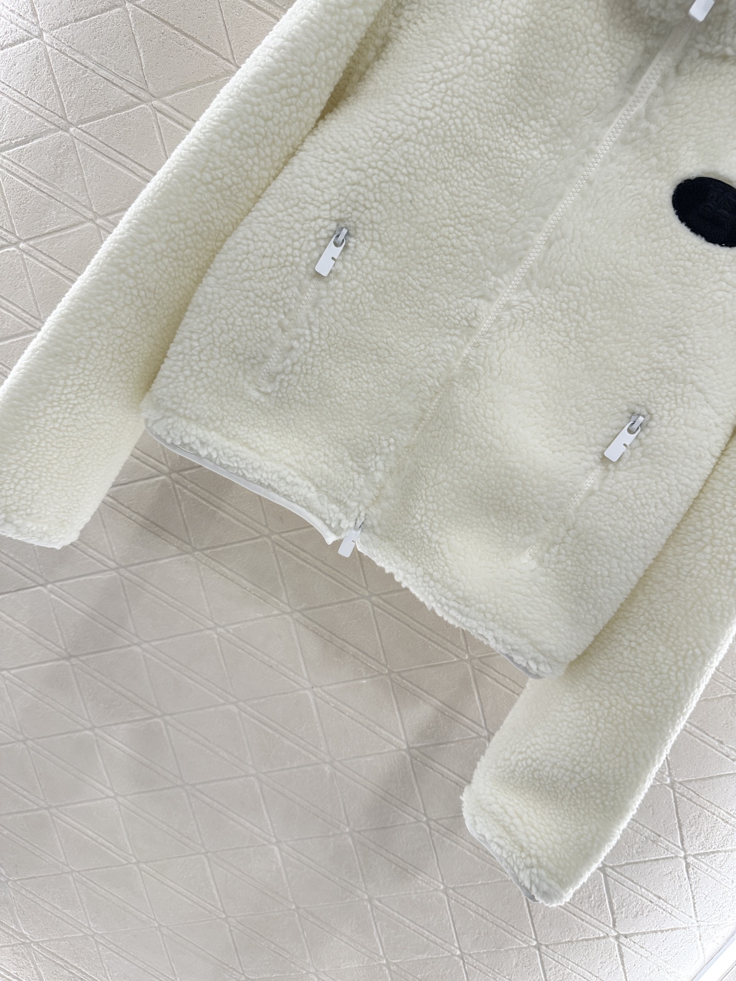 ♥BBR♥2025新品上架 泰迪毛绒拉链外套通体饰以泰迪毛绒材质，质感柔软舒适，时髦洋气，立领外套剪裁，