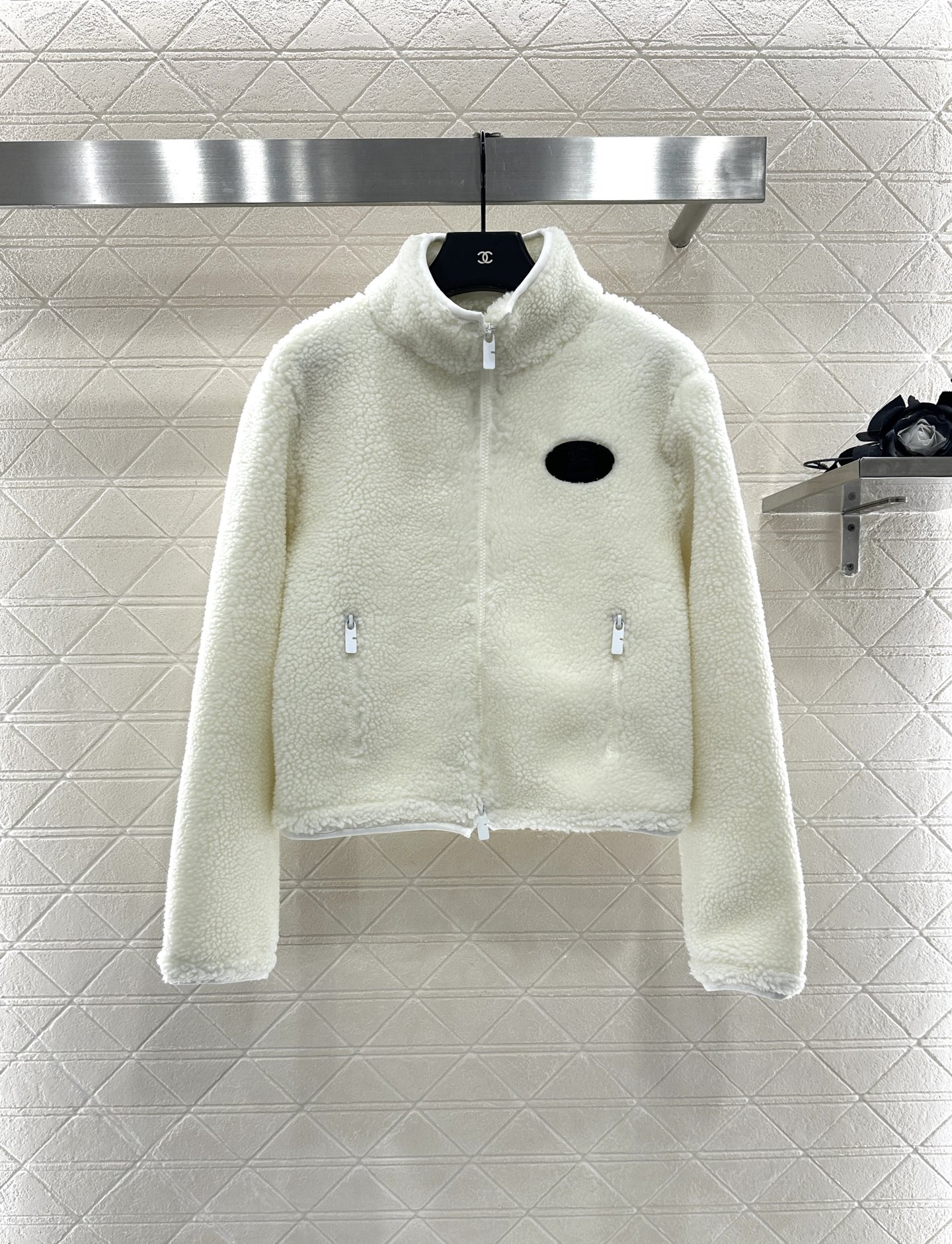 ♥BBR♥2025新品上架 泰迪毛绒拉链外套通体饰以泰迪毛绒材质，质感柔软舒适，时髦洋气，立领外套剪裁，