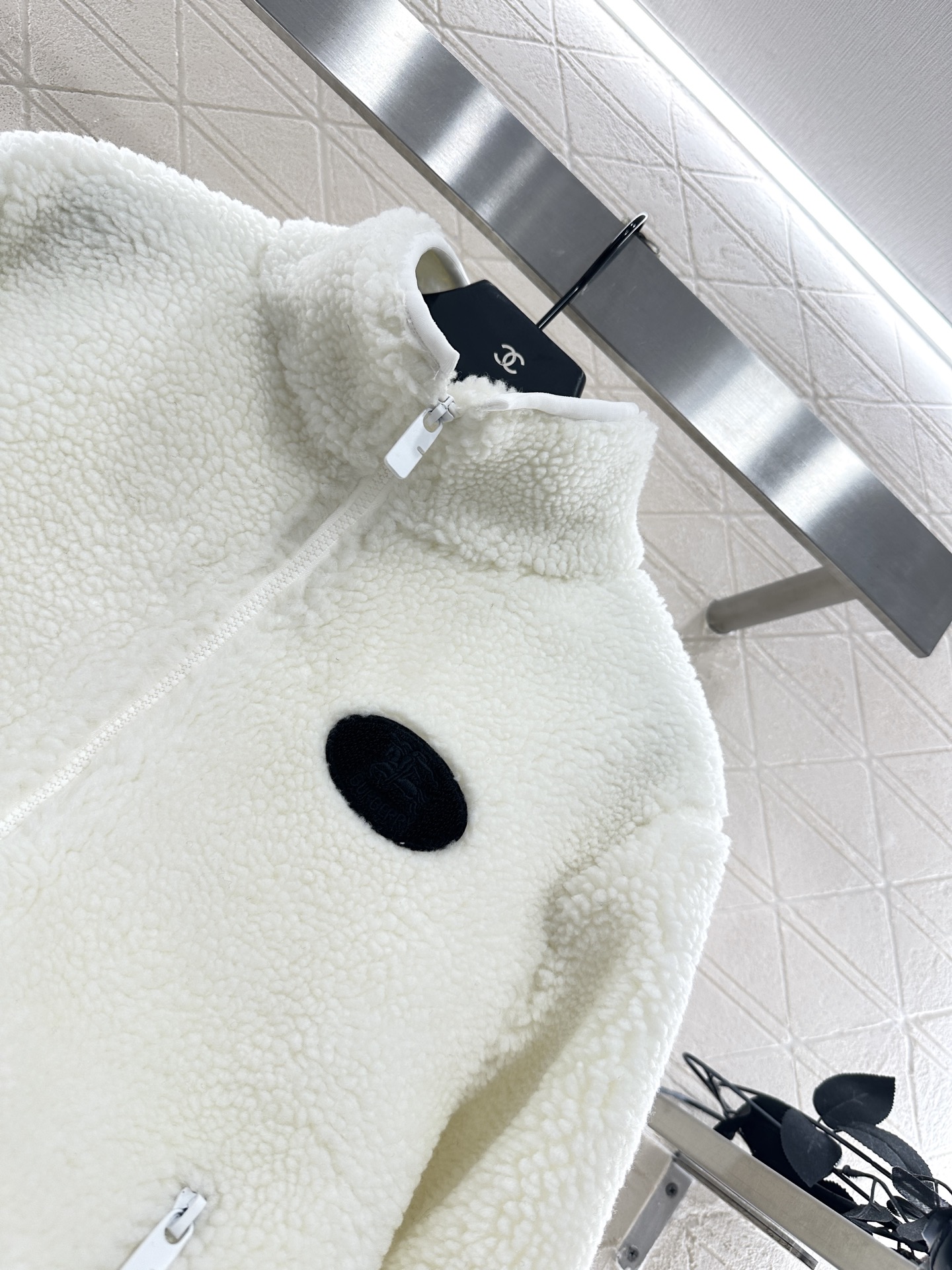 ♥BBR♥2025新品上架 泰迪毛绒拉链外套通体饰以泰迪毛绒材质，质感柔软舒适，时髦洋气，立领外套剪裁，