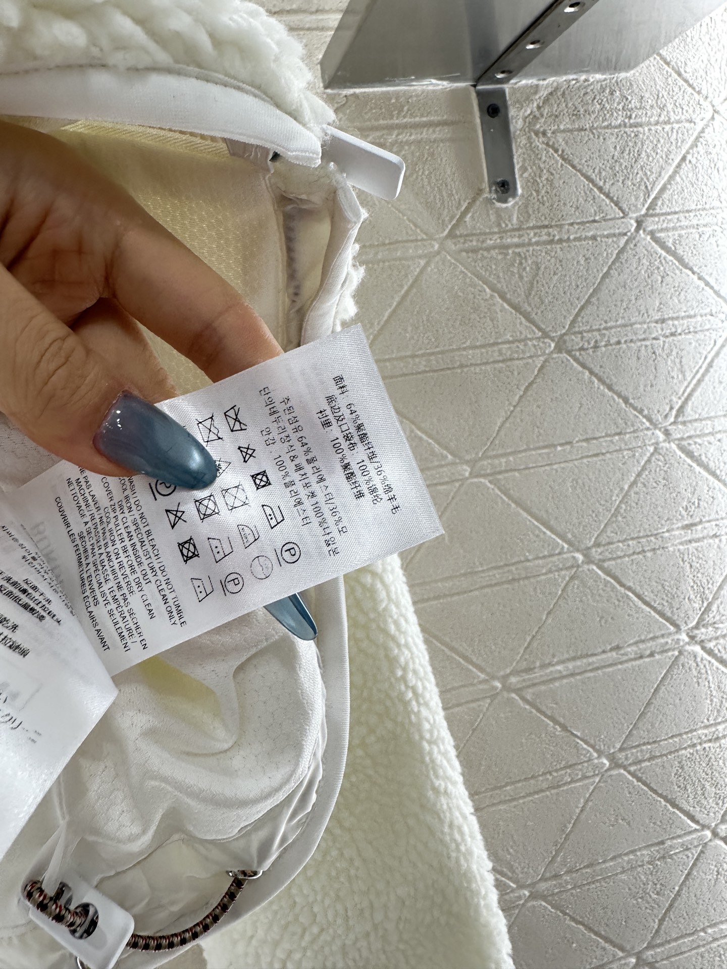 ♥BBR♥2025新品上架 泰迪毛绒拉链外套通体饰以泰迪毛绒材质，质感柔软舒适，时髦洋气，立领外套剪裁，