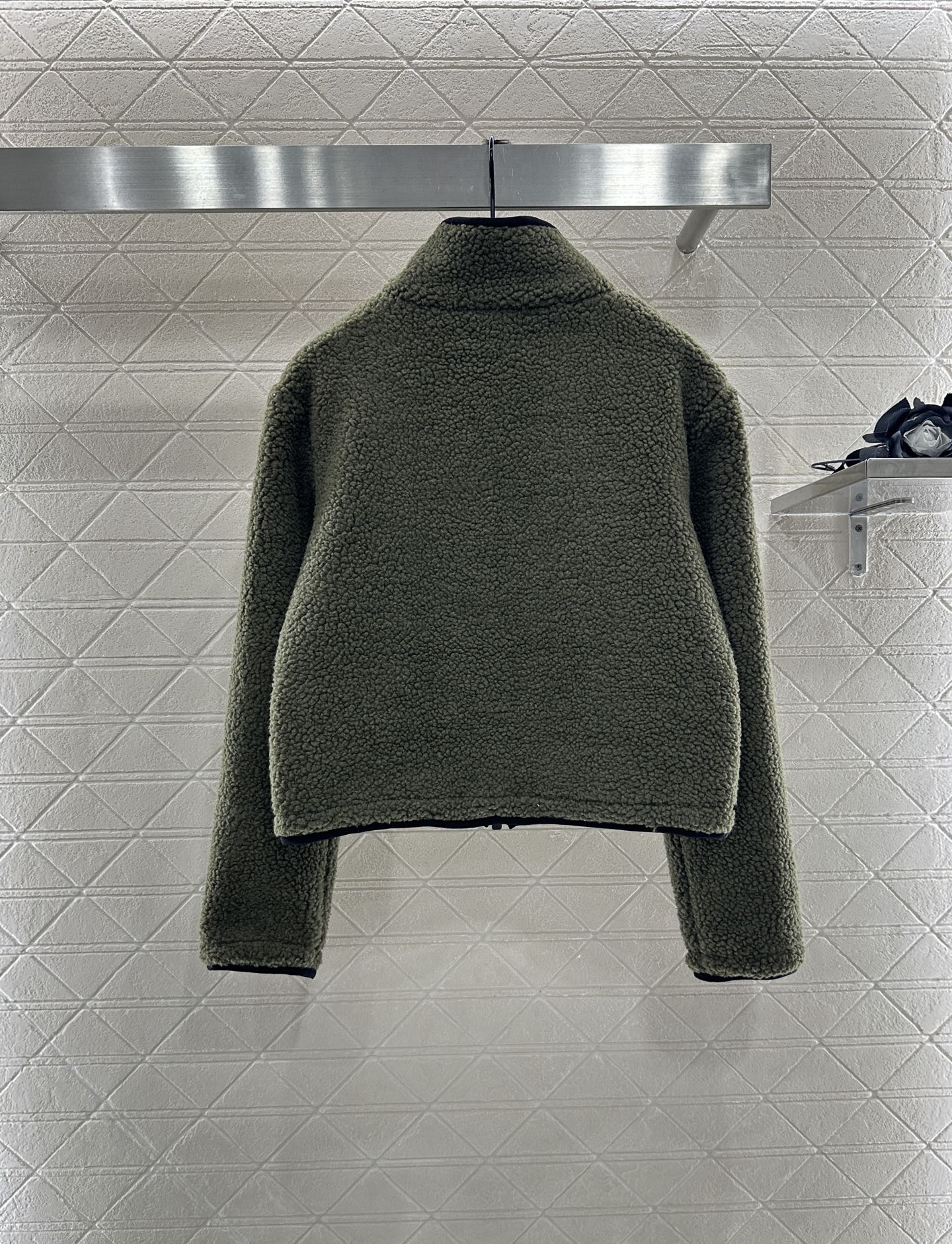 ♥BBR♥2025新品上架 泰迪毛绒拉链外套通体饰以泰迪毛绒材质，质感柔软舒适，时髦洋气，立领外套剪裁，