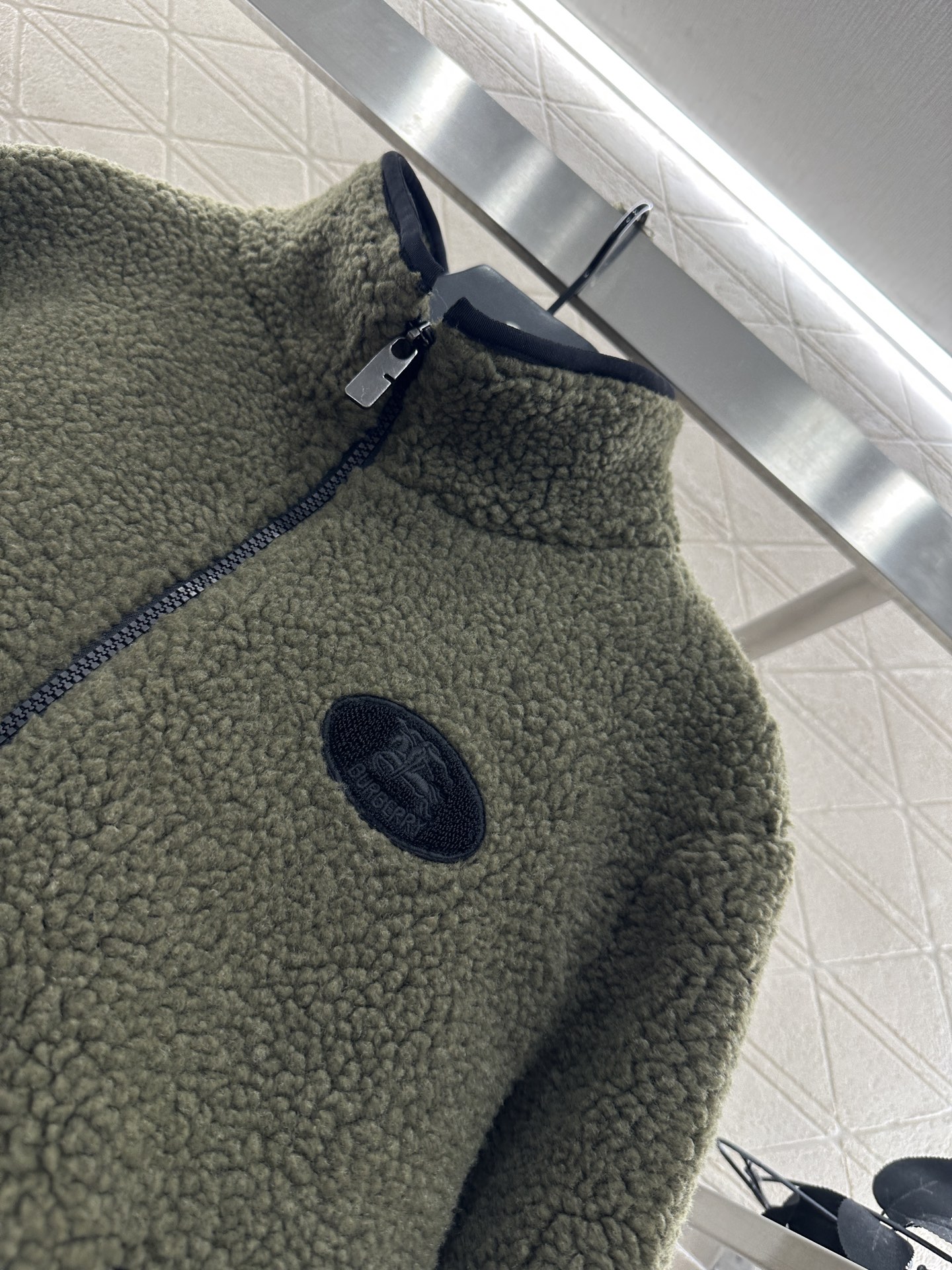 ♥BBR♥2025新品上架 泰迪毛绒拉链外套通体饰以泰迪毛绒材质，质感柔软舒适，时髦洋气，立领外套剪裁，