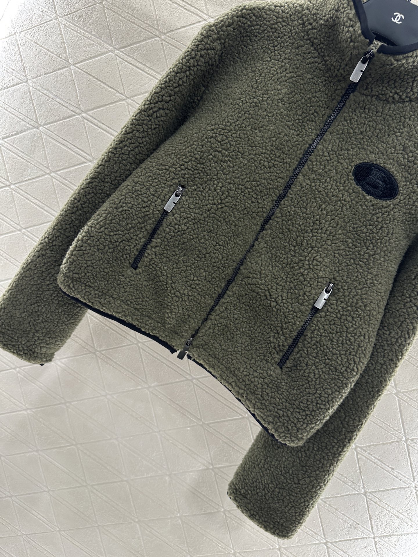 ♥BBR♥2025新品上架 泰迪毛绒拉链外套通体饰以泰迪毛绒材质，质感柔软舒适，时髦洋气，立领外套剪裁，