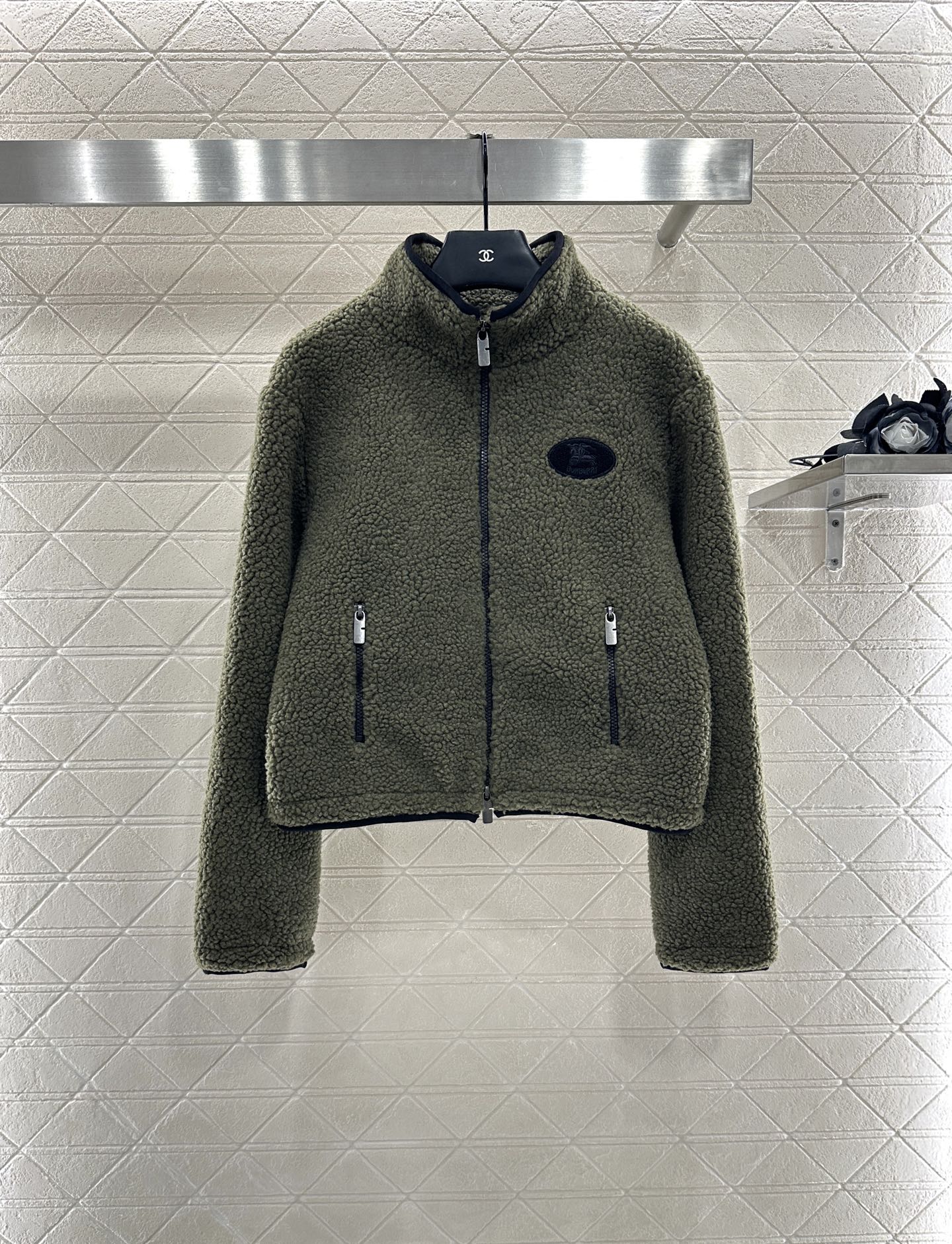 ♥BBR♥2025新品上架 泰迪毛绒拉链外套通体饰以泰迪毛绒材质，质感柔软舒适，时髦洋气，立领外套剪裁，