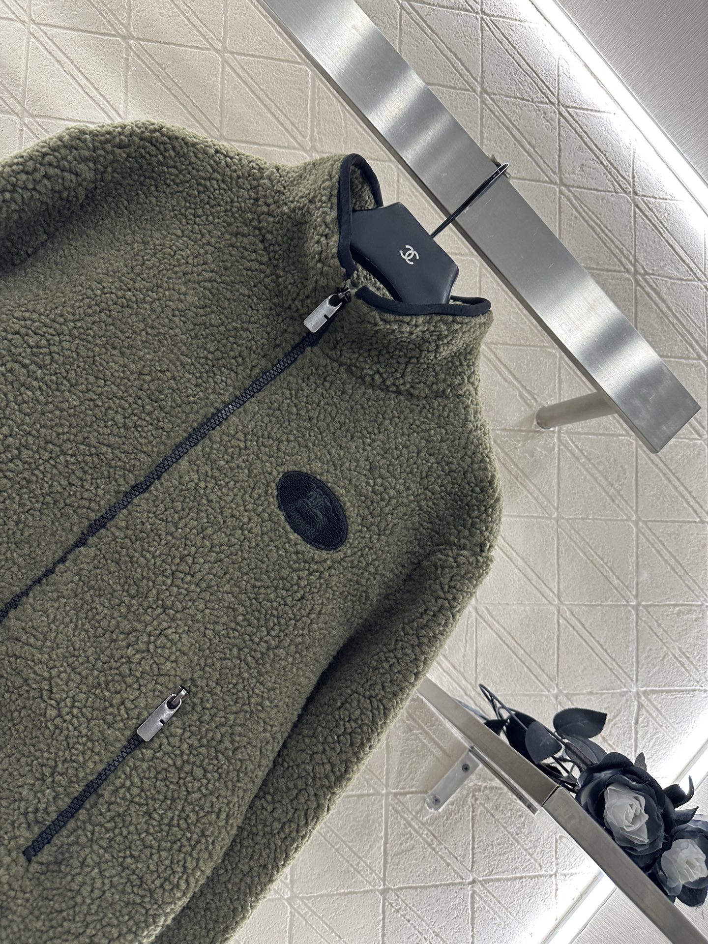 ♥BBR♥2025新品上架 泰迪毛绒拉链外套通体饰以泰迪毛绒材质，质感柔软舒适，时髦洋气，立领外套剪裁，