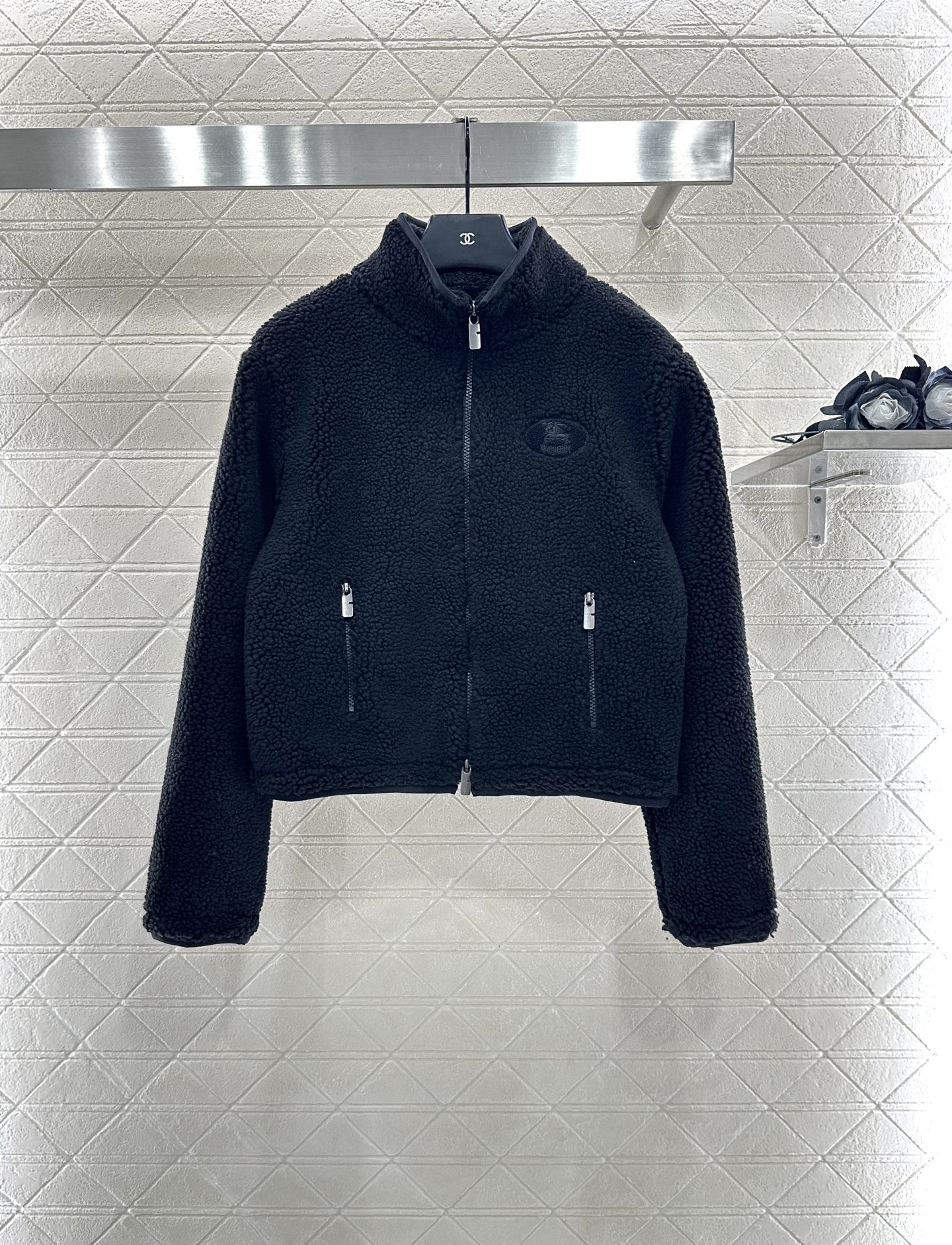 ♥BBR♥2025新品上架 泰迪毛绒拉链外套通体饰以泰迪毛绒材质，质感柔软舒适，时髦洋气，立领外套剪裁，