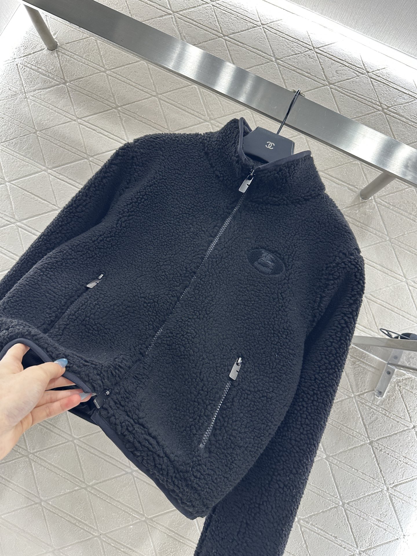 ♥BBR♥2025新品上架 泰迪毛绒拉链外套通体饰以泰迪毛绒材质，质感柔软舒适，时髦洋气，立领外套剪裁，