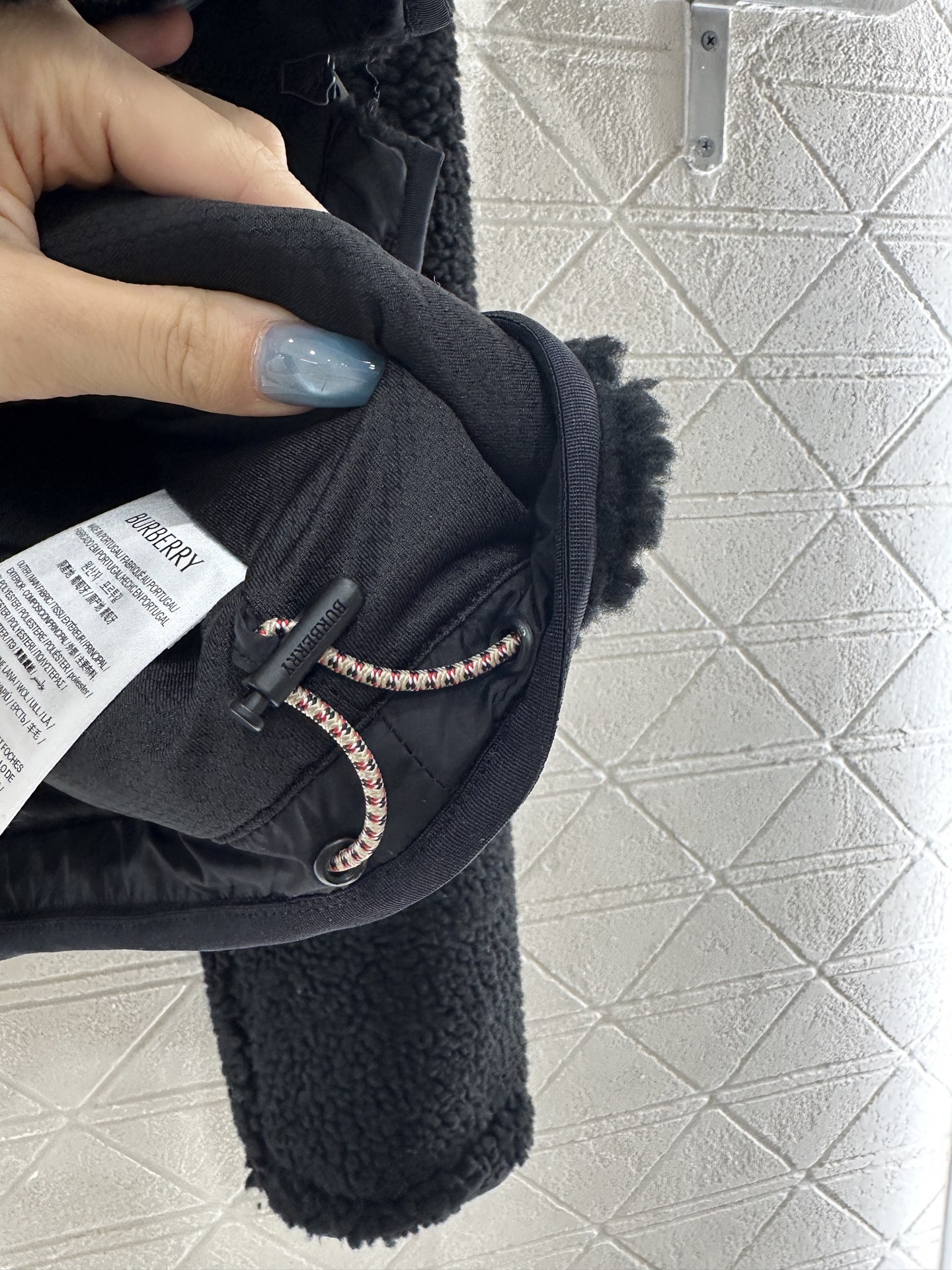 ♥BBR♥2025新品上架 泰迪毛绒拉链外套通体饰以泰迪毛绒材质，质感柔软舒适，时髦洋气，立领外套剪裁，