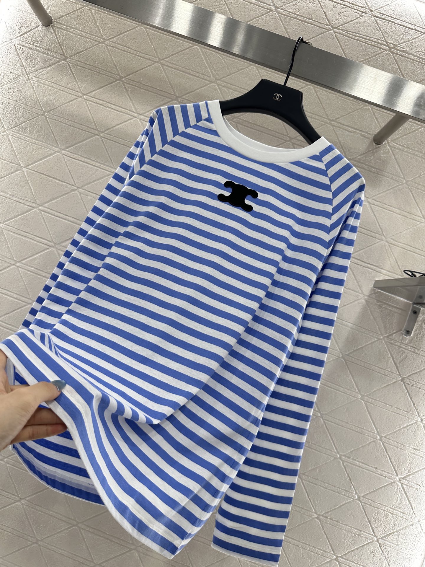 ♥Celin*♥2025新品上架 宽松条纹上衣定制YB斜纹全棉材质，质感光泽，舒适透气，宽松圆领长袖上衣