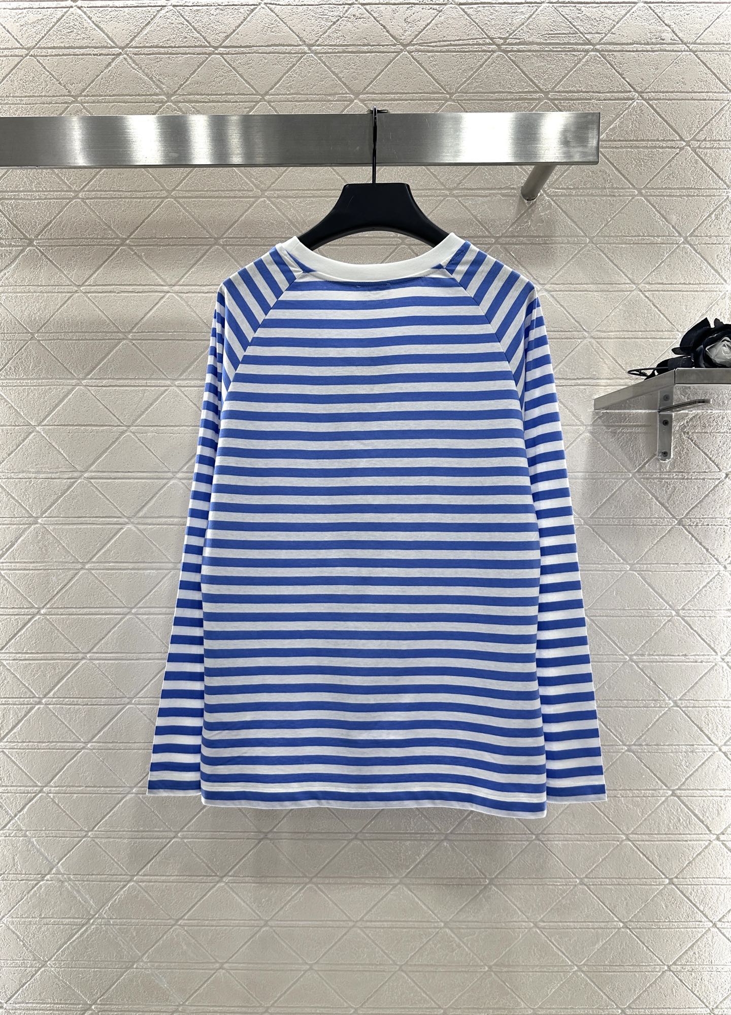 ♥Celin*♥2025新品上架 宽松条纹上衣定制YB斜纹全棉材质，质感光泽，舒适透气，宽松圆领长袖上衣