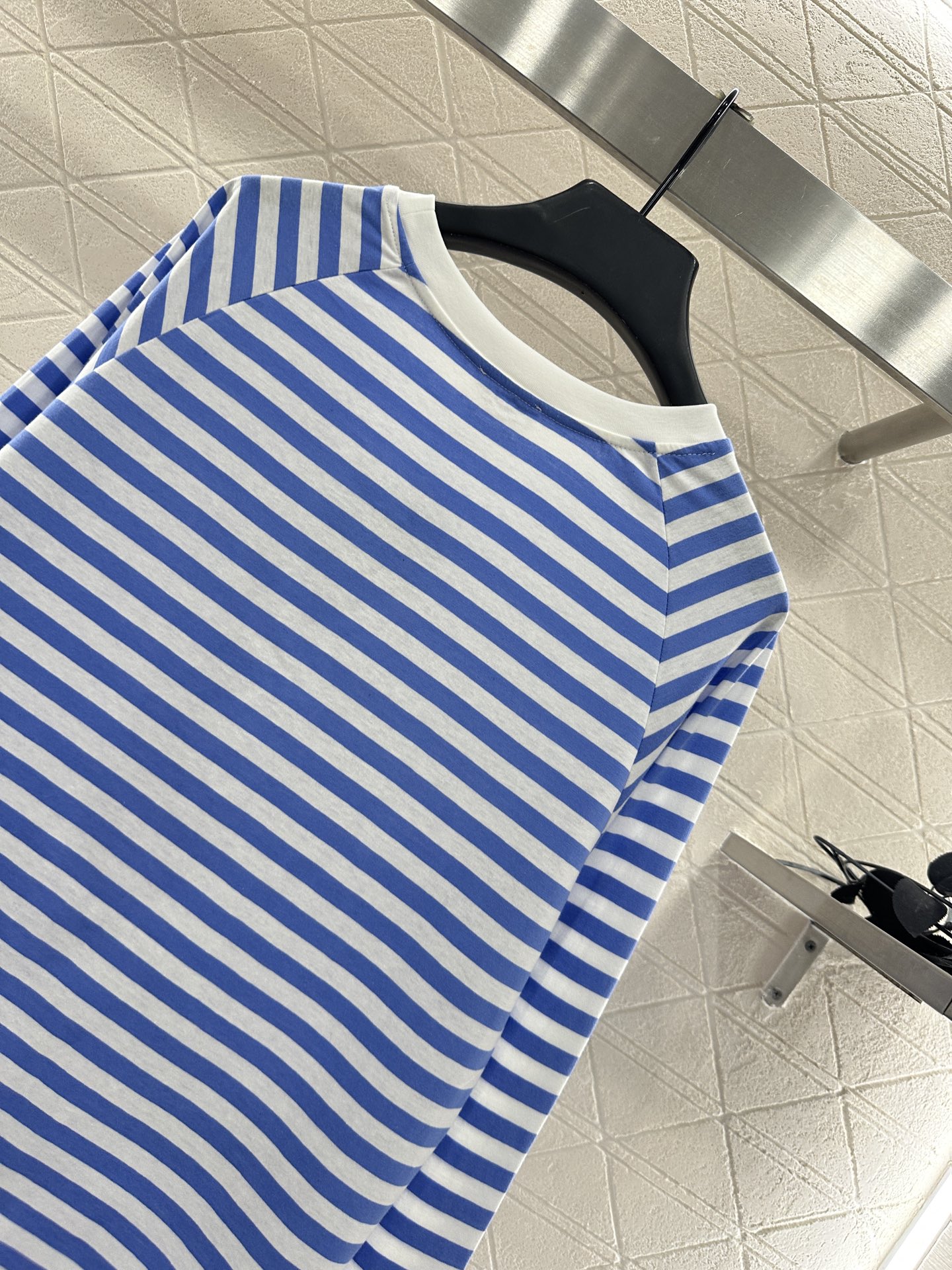 ♥Celin*♥2025新品上架 宽松条纹上衣定制YB斜纹全棉材质，质感光泽，舒适透气，宽松圆领长袖上衣