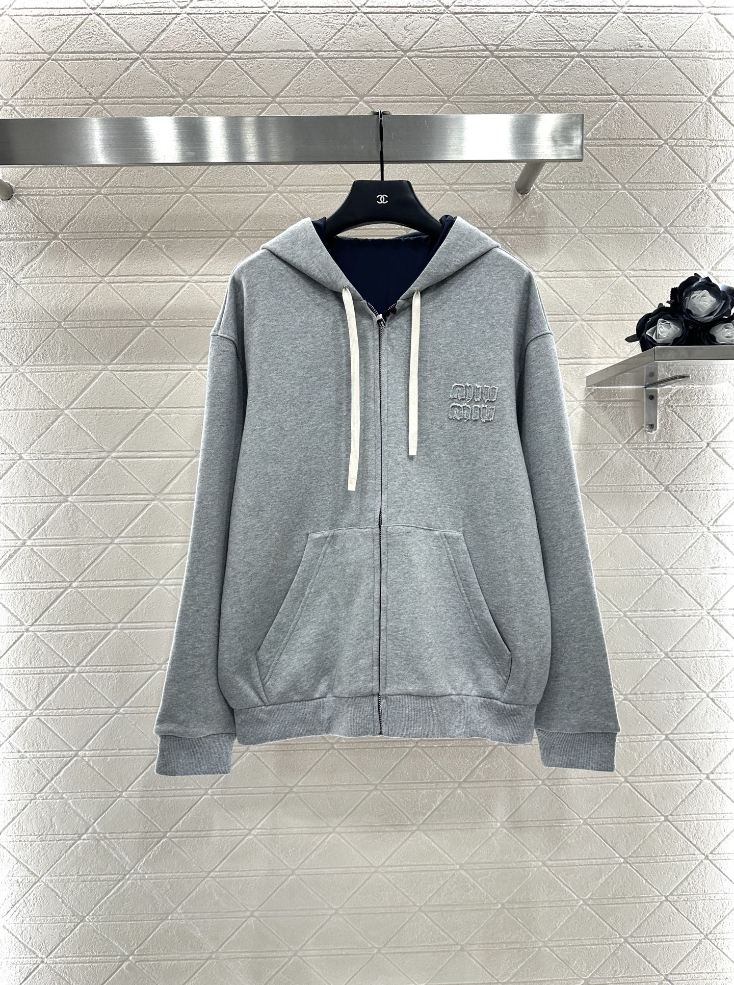 ♥Miumi*♥2025新品上架 两面穿连帽外套定制YB斜纹全棉➕环保再生尼龙材质，舒适透气，挺括有型。