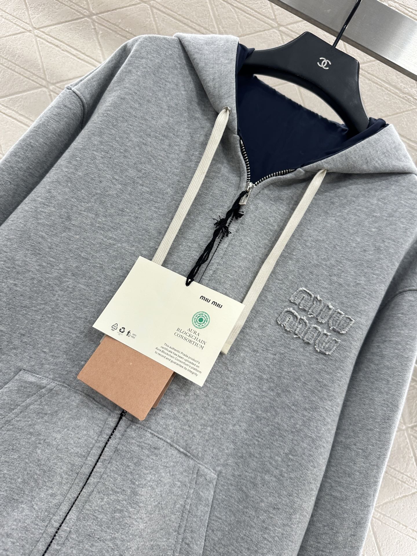 ♥Miumi*♥2025新品上架 两面穿连帽外套定制YB斜纹全棉➕环保再生尼龙材质，舒适透气，挺括有型。