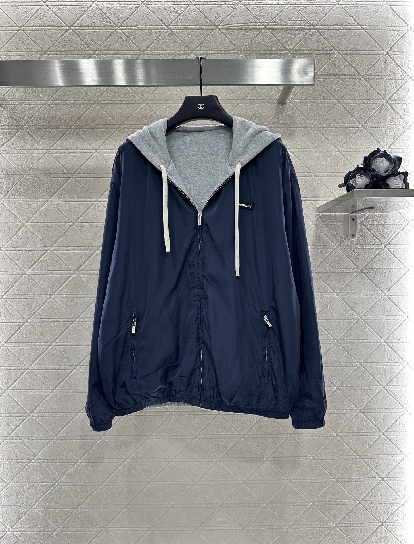 ♥Miumi*♥2025新品上架 两面穿连帽外套定制YB斜纹全棉➕环保再生尼龙材质，舒适透气，挺括有型。