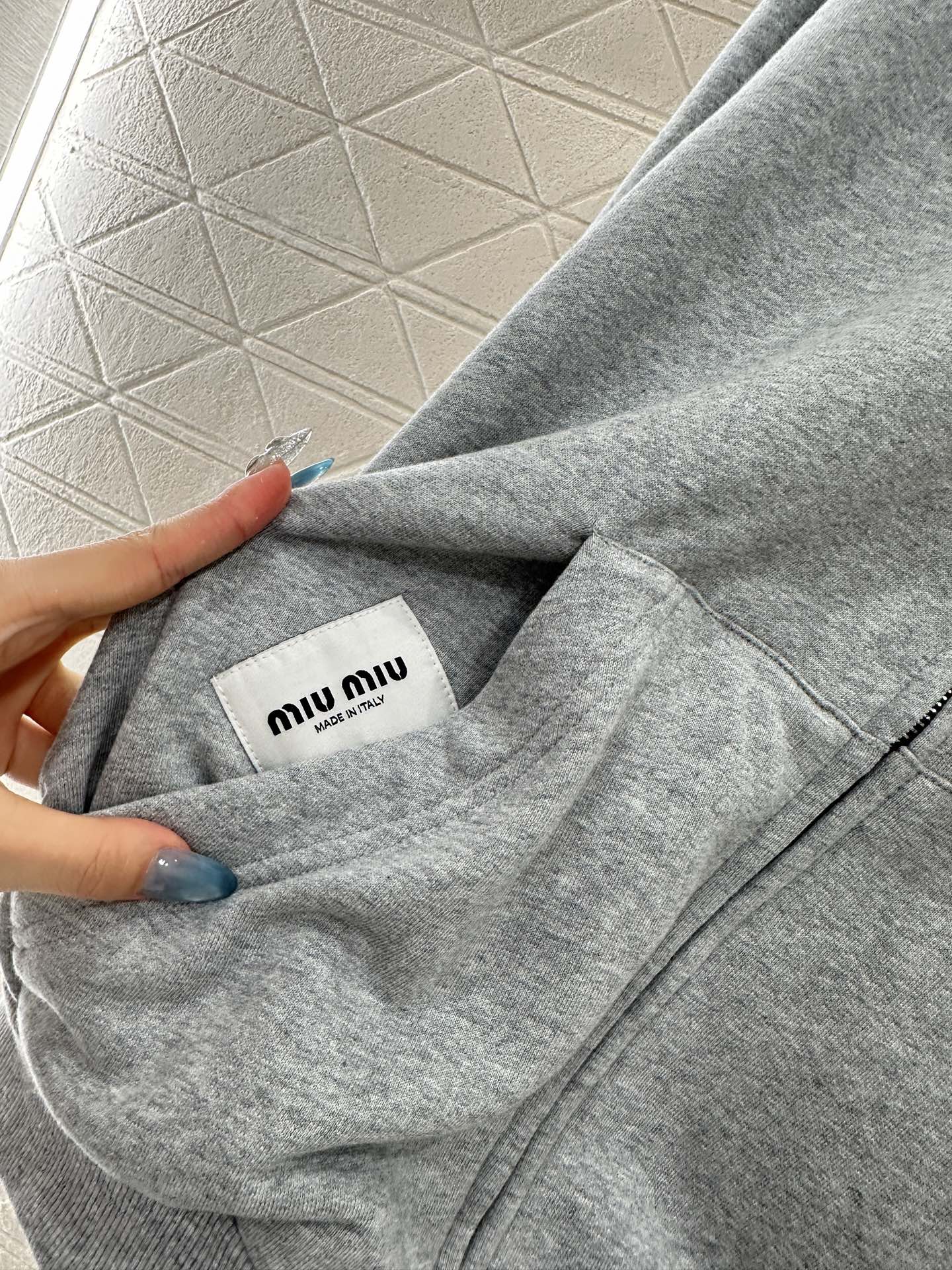 ♥Miumi*♥2025新品上架 两面穿连帽外套定制YB斜纹全棉➕环保再生尼龙材质，舒适透气，挺括有型。