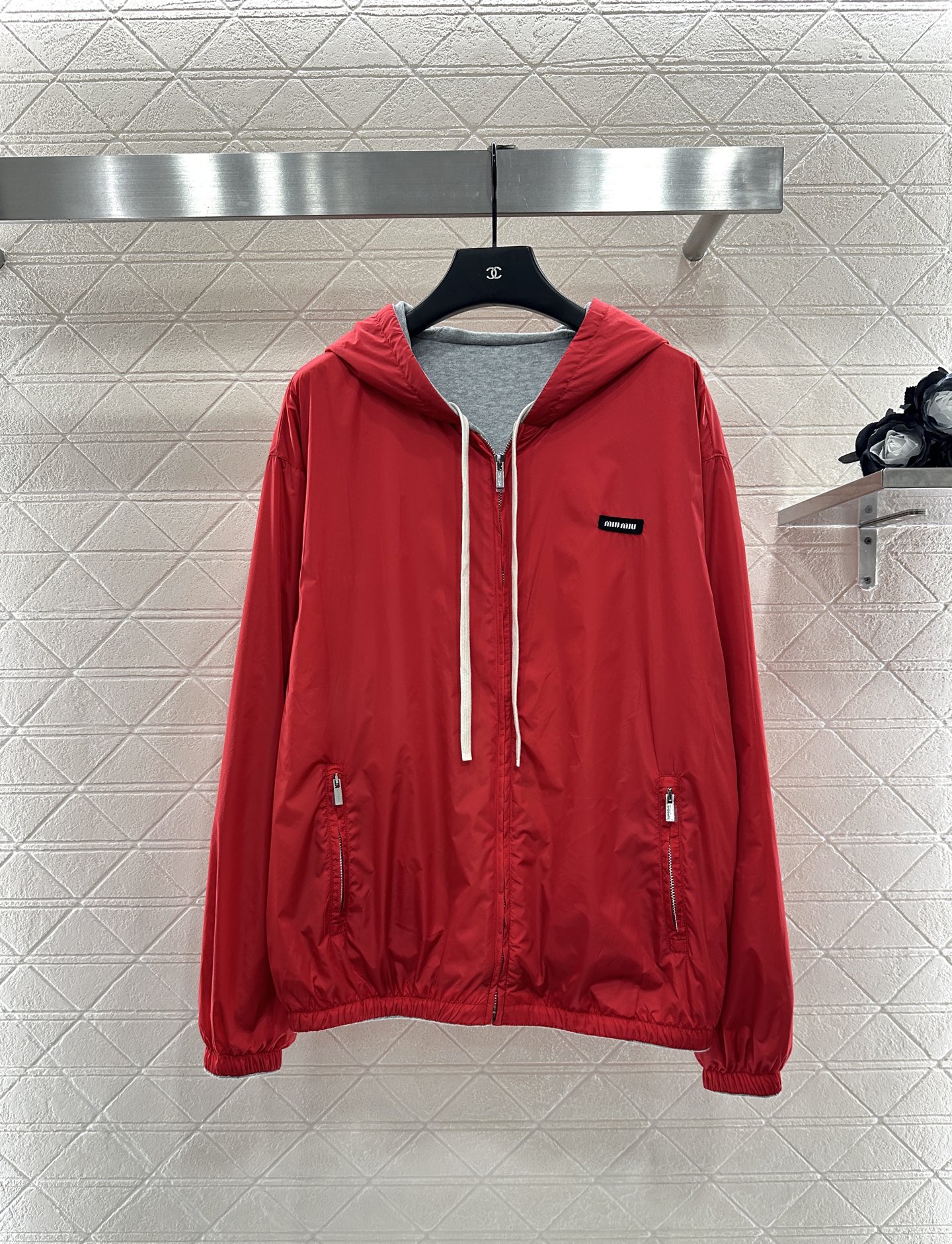 ♥Miumi*♥2025新品上架 两面穿连帽外套定制YB斜纹全棉➕环保再生尼龙材质，舒适透气，挺括有型。